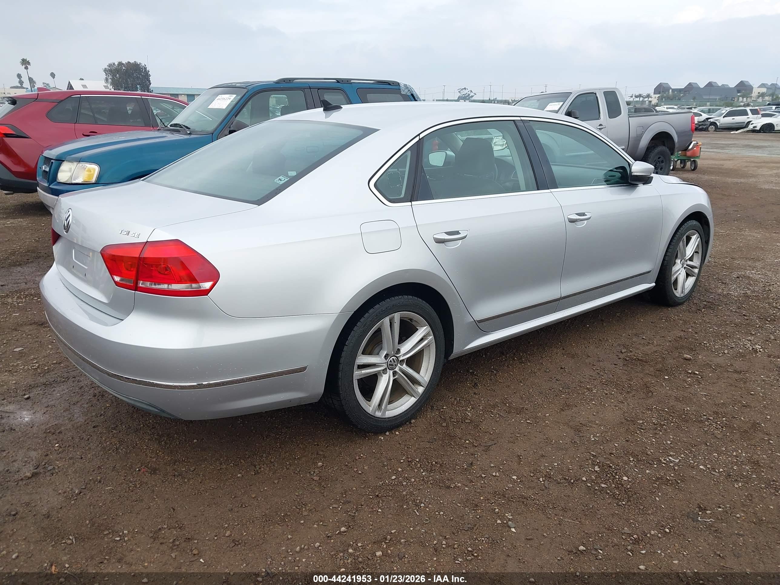 VOLKSWAGEN PASSAT image 4