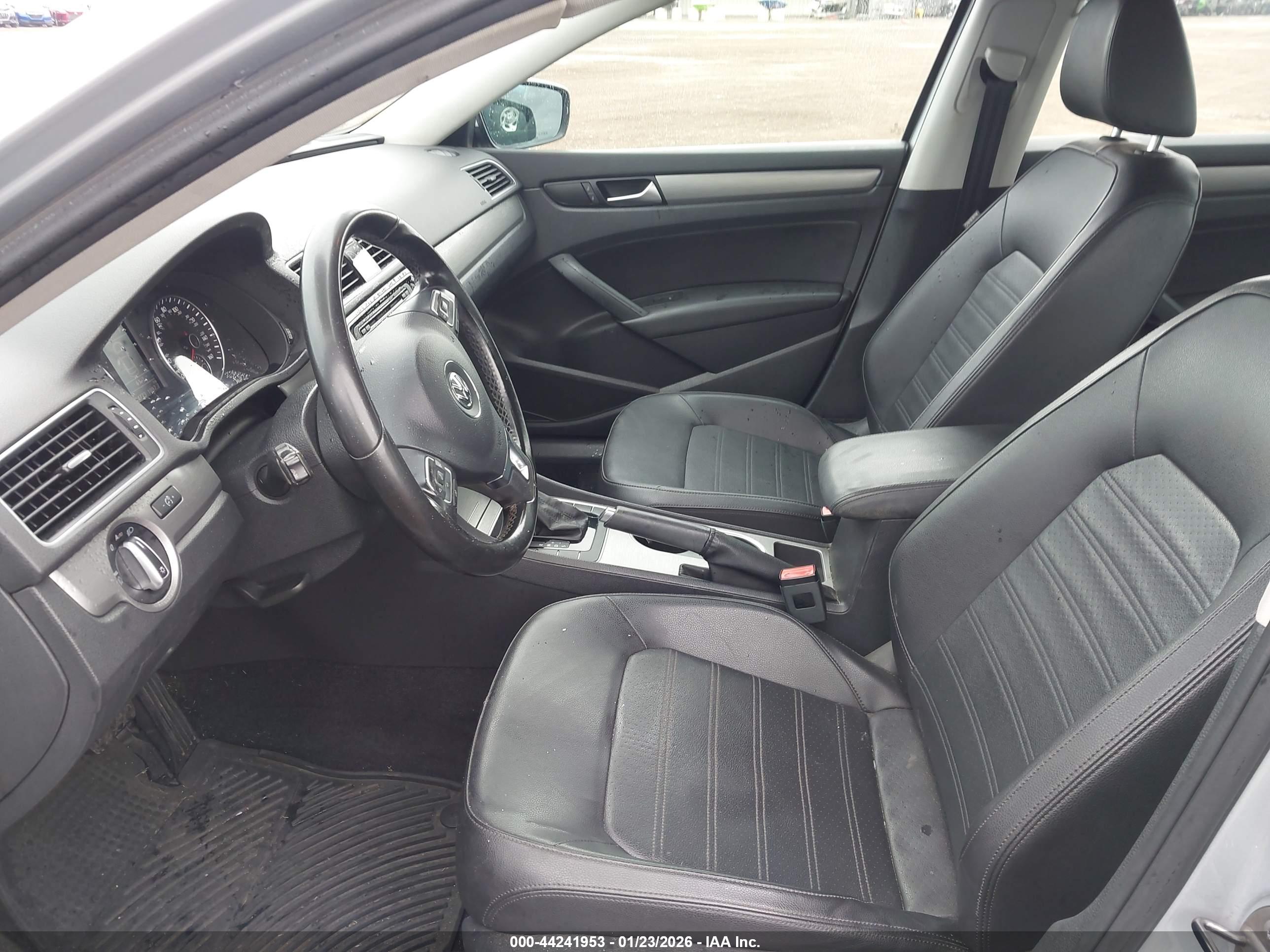 VOLKSWAGEN PASSAT image 5