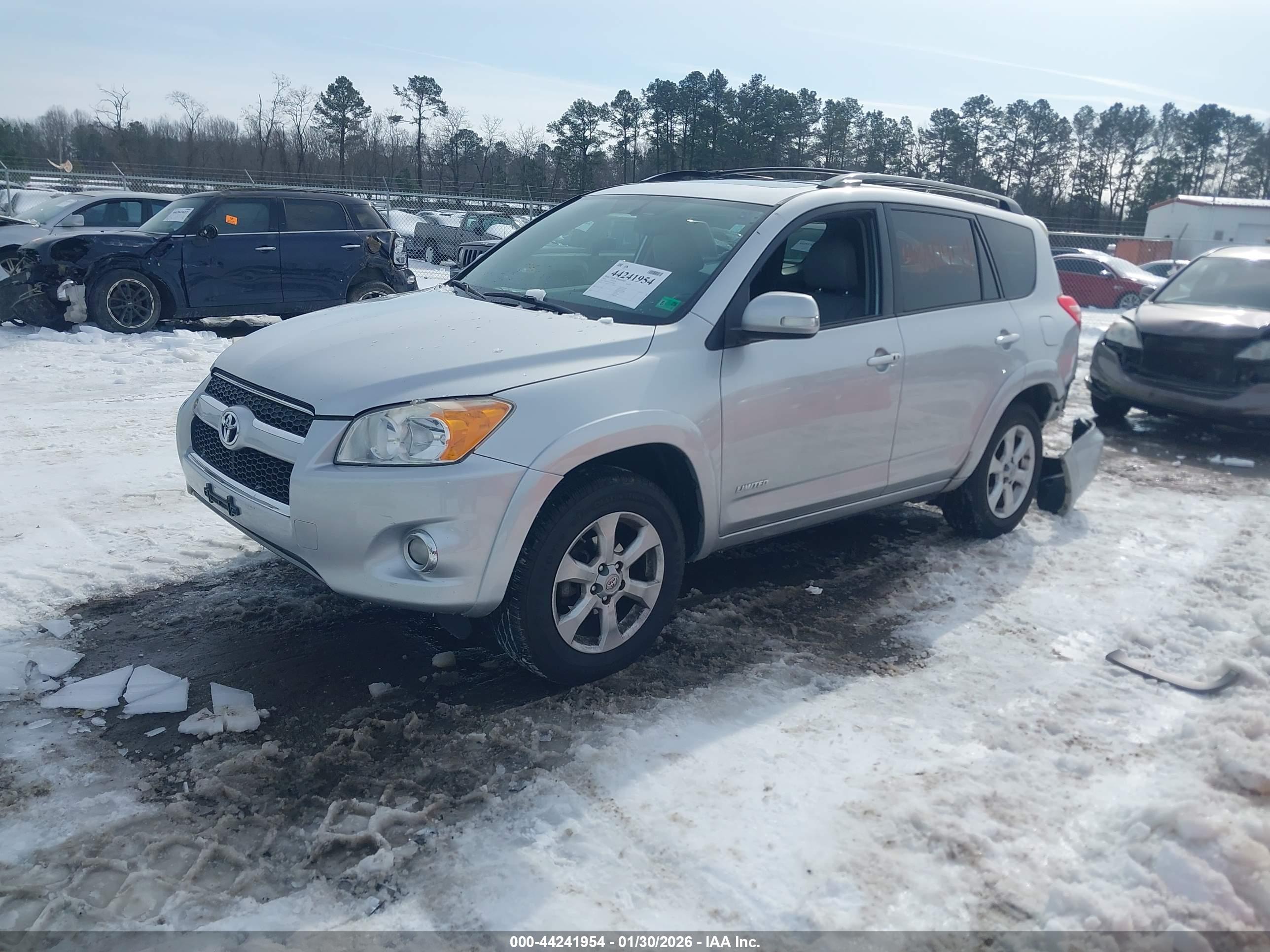 TOYOTA RAV4 image 2