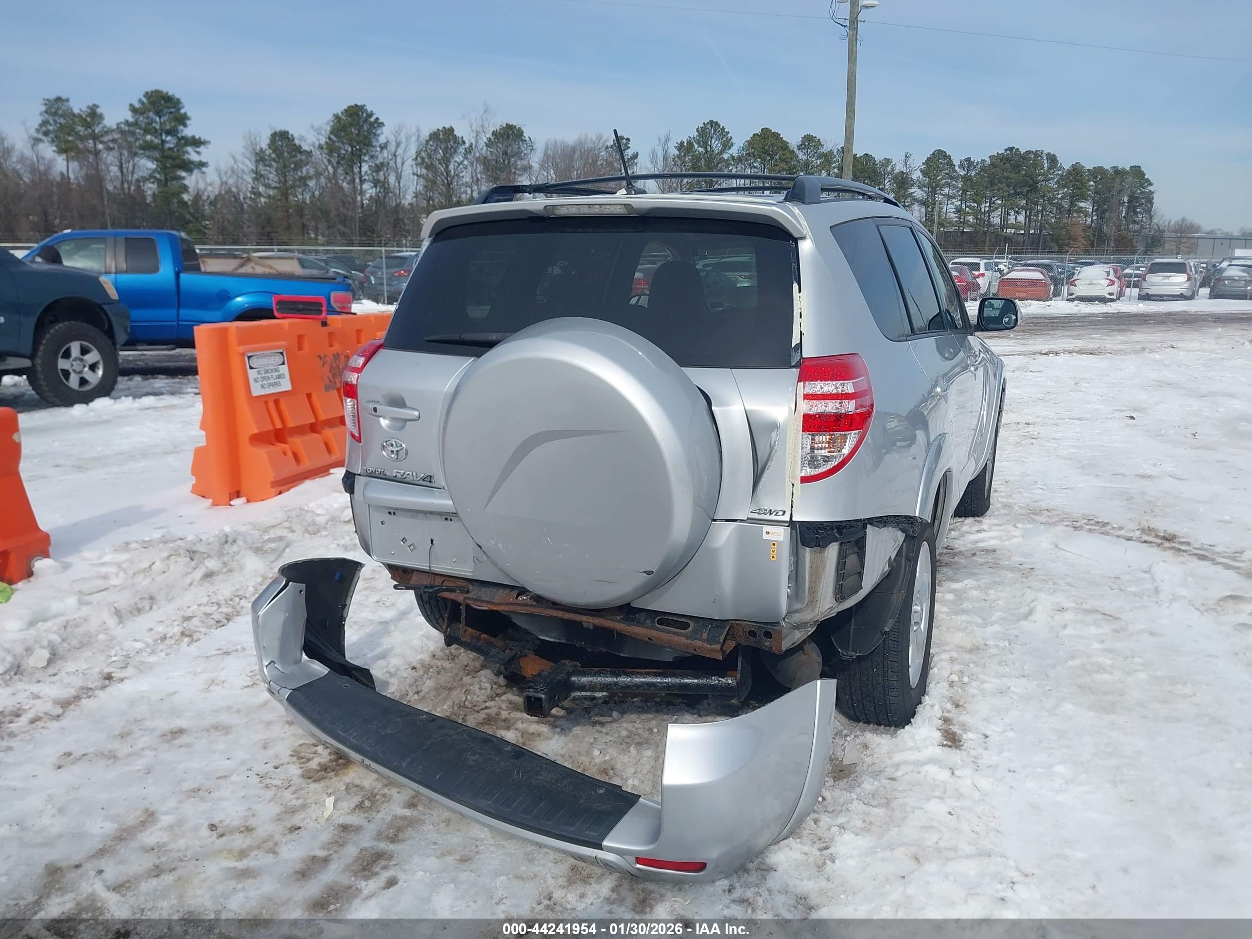 TOYOTA RAV4 image 4