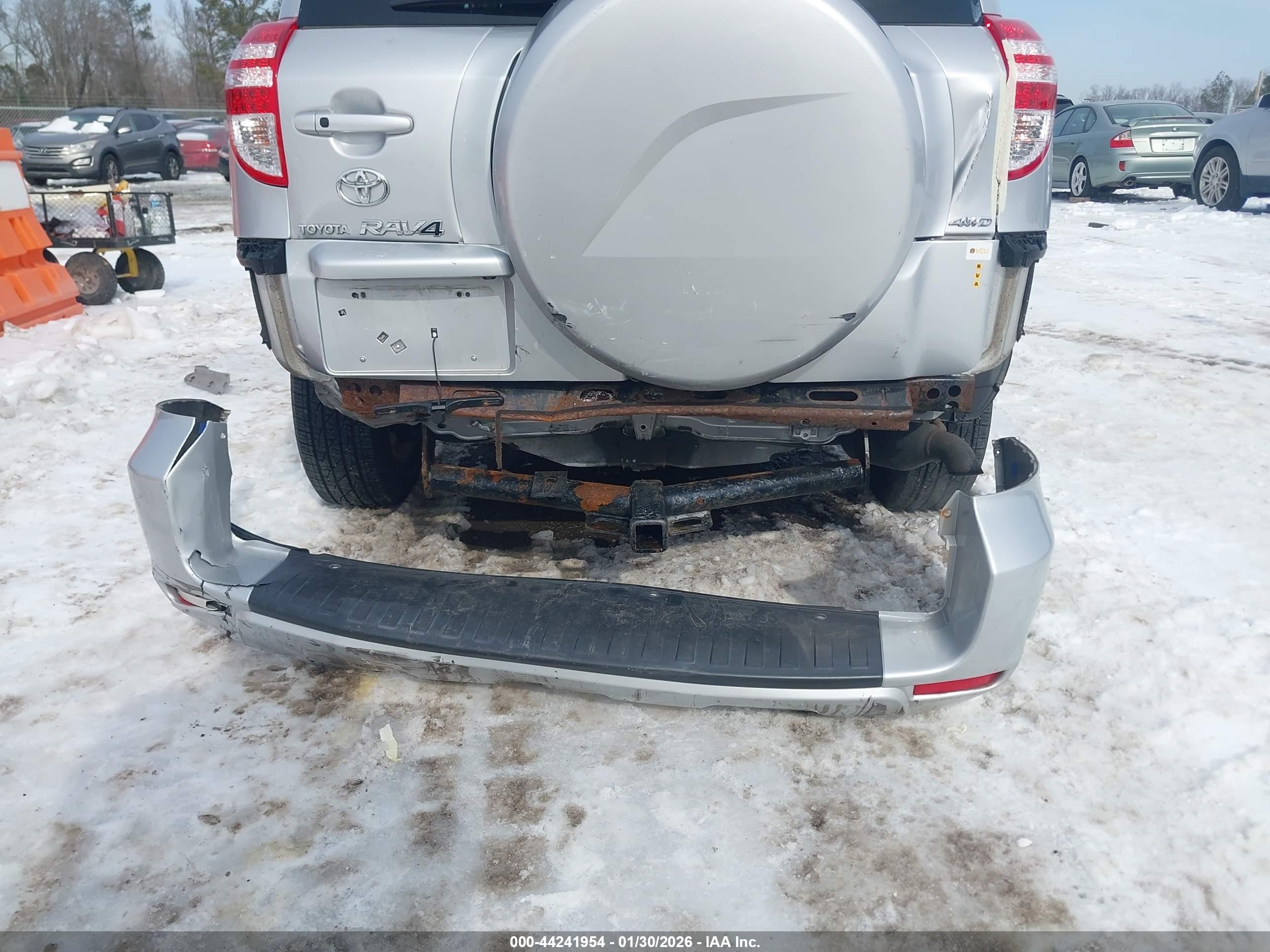 TOYOTA RAV4 image 6