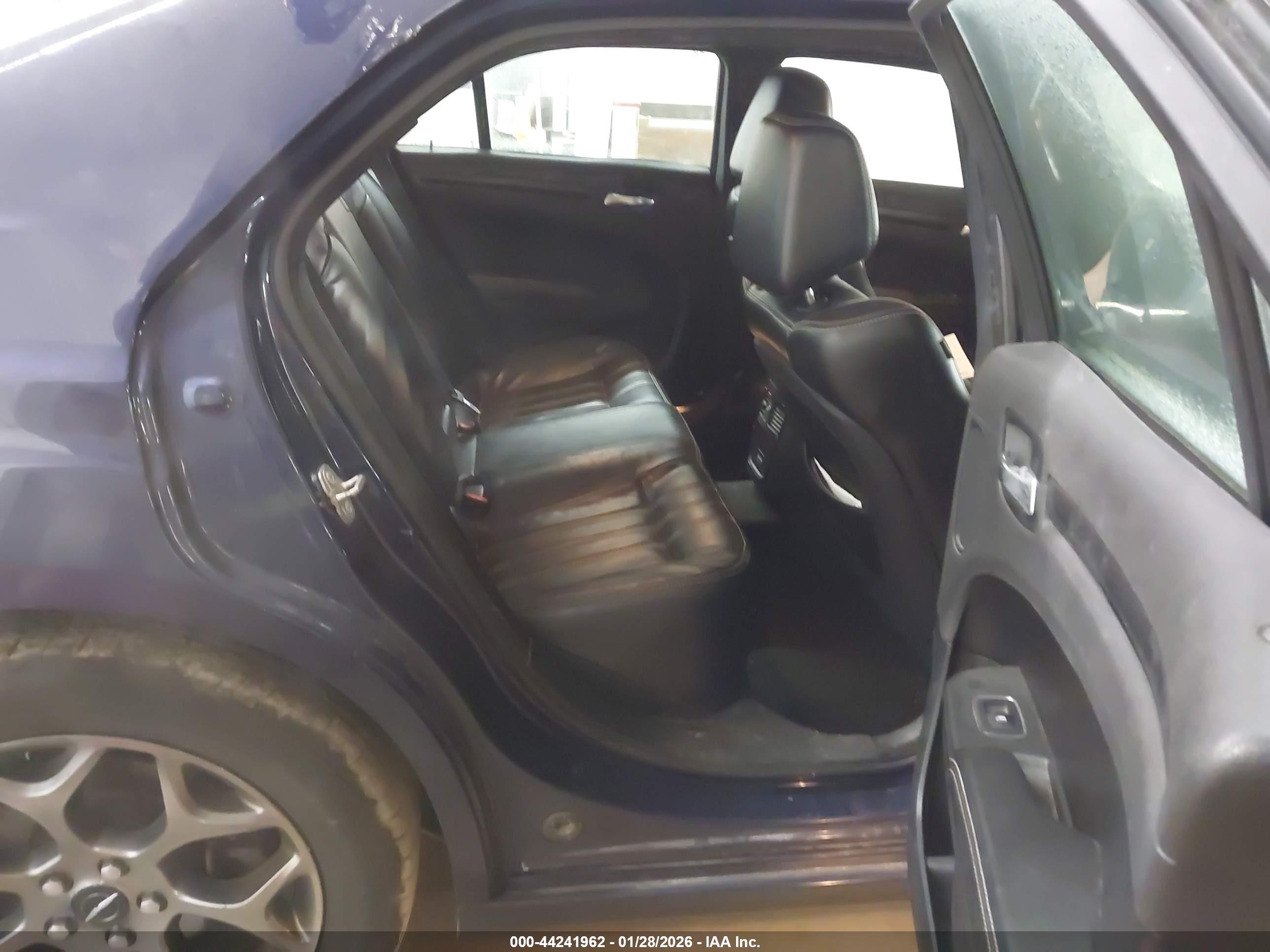 CHRYSLER 300 image 8