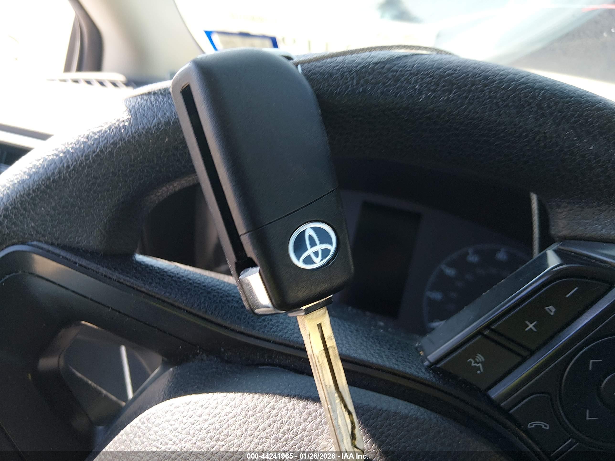 TOYOTA COROLLA image 11