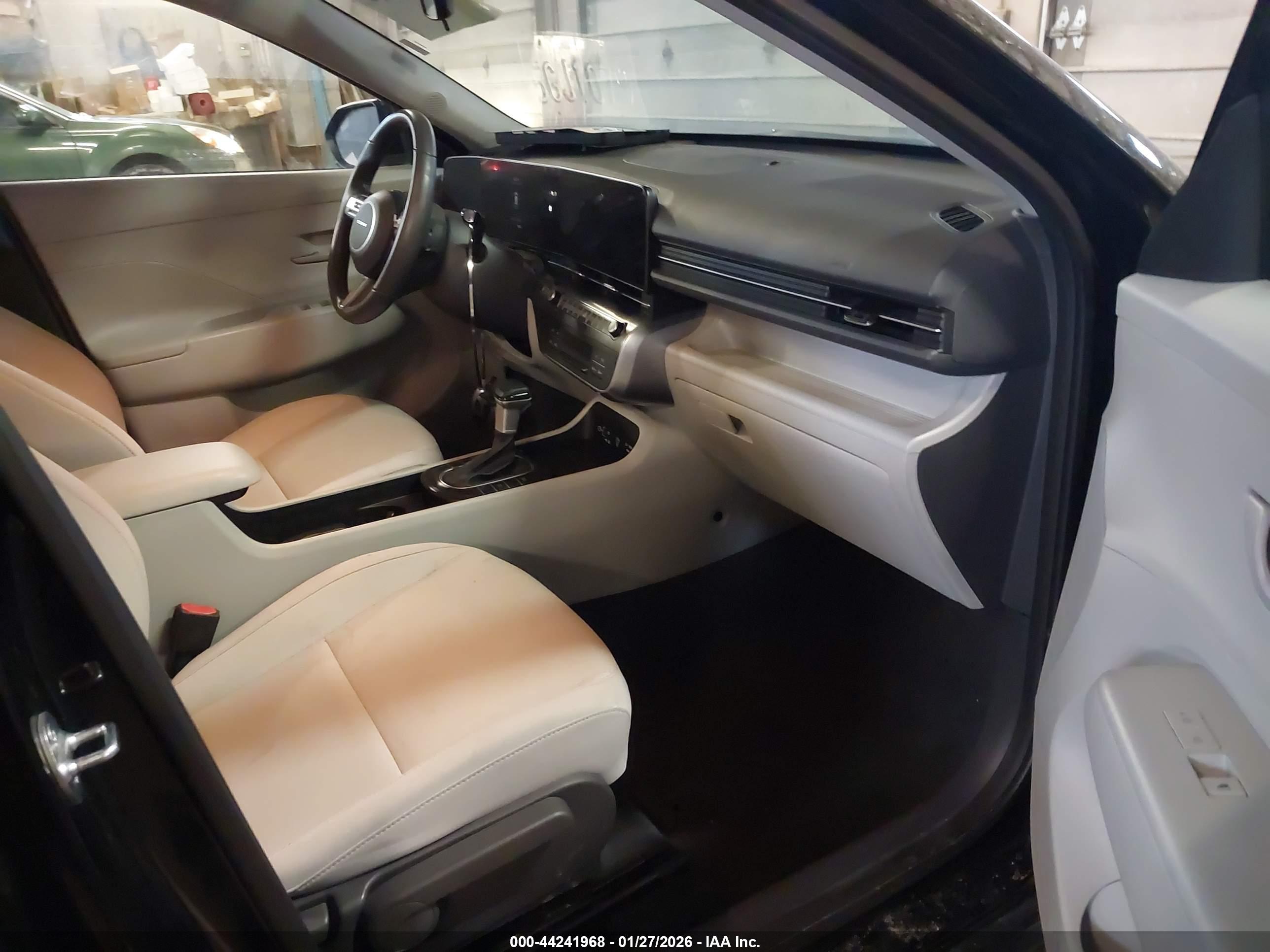 HYUNDAI KONA image 5