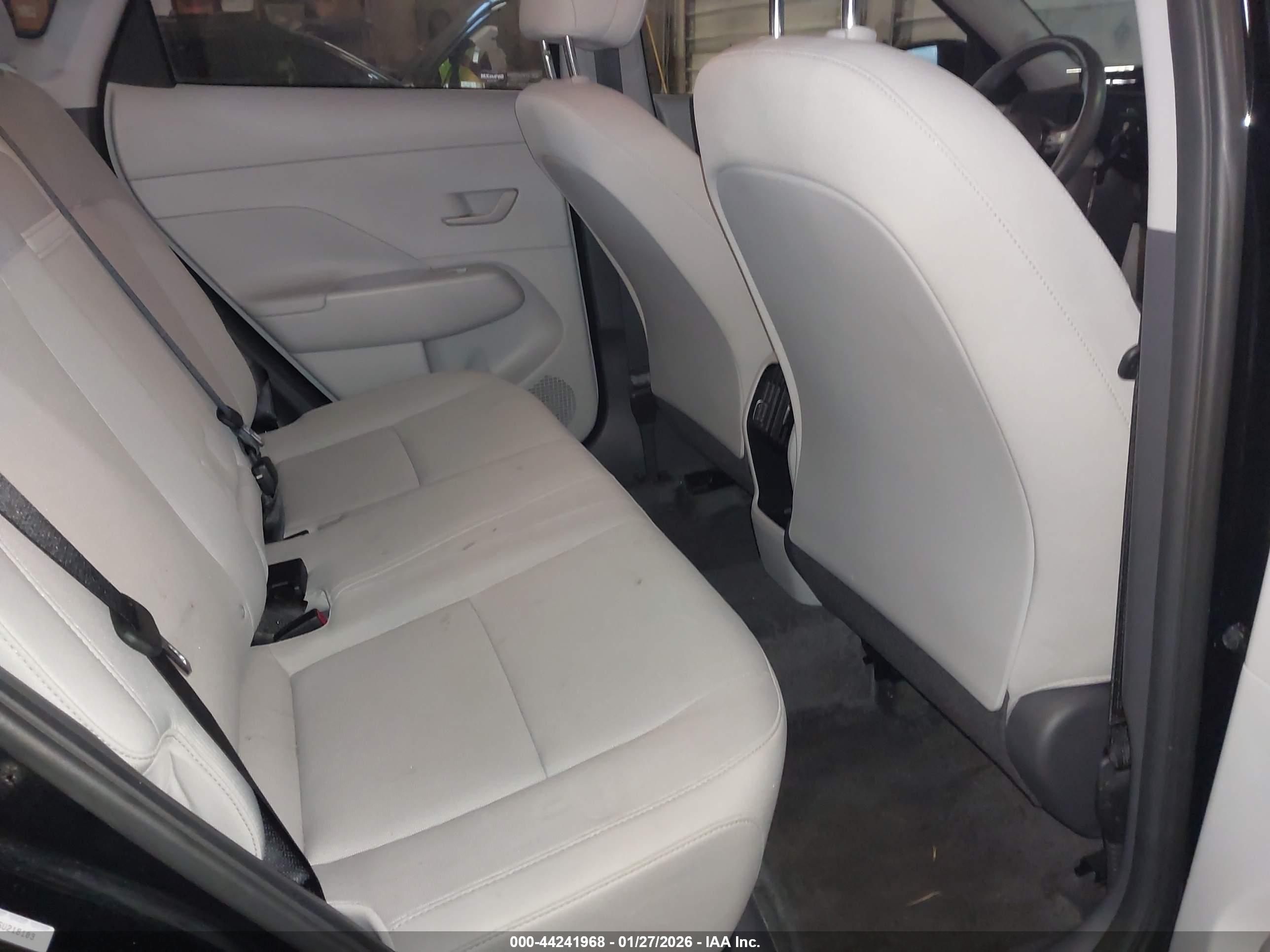 HYUNDAI KONA image 8