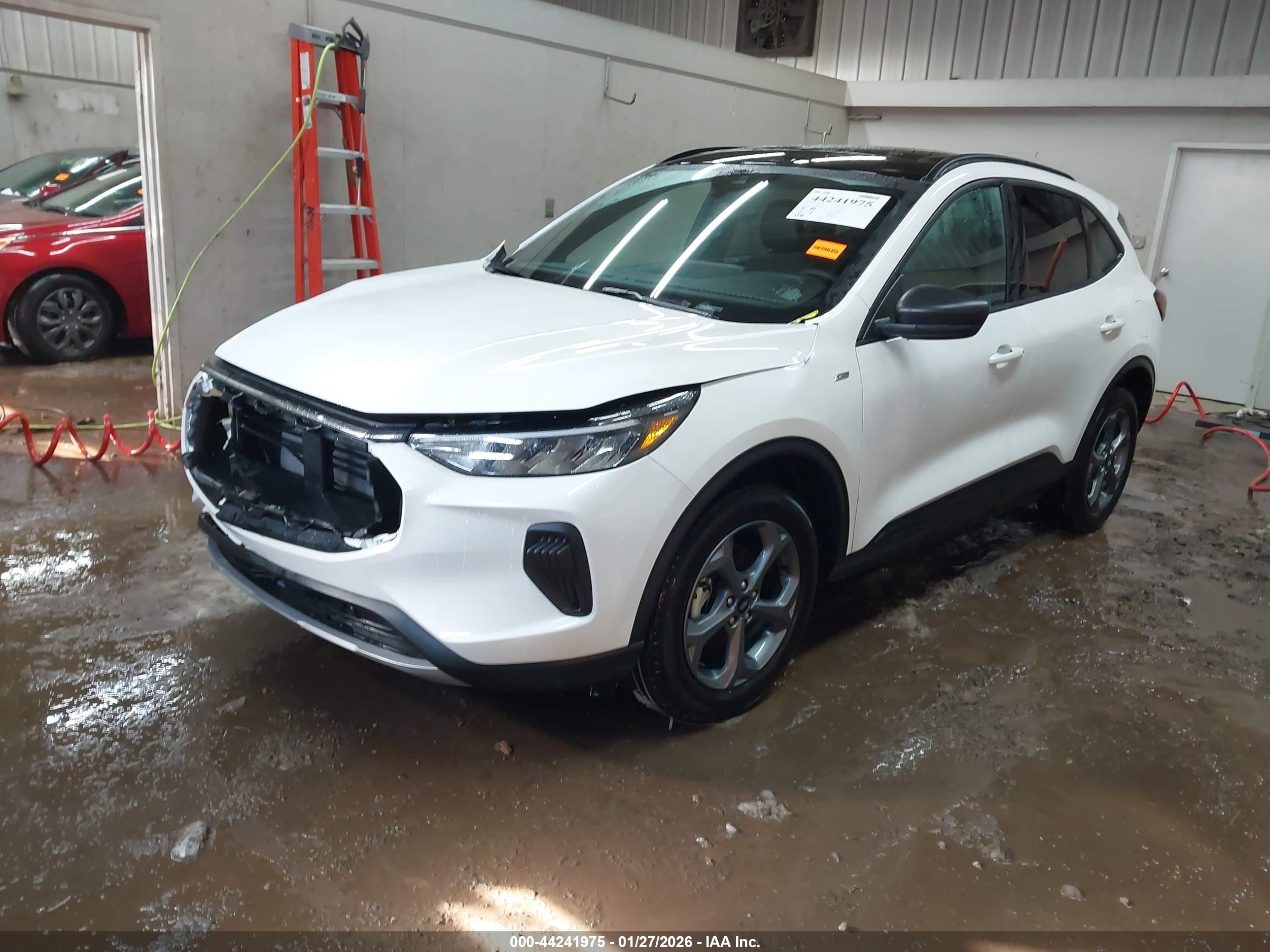 FORD ESCAPE image 2