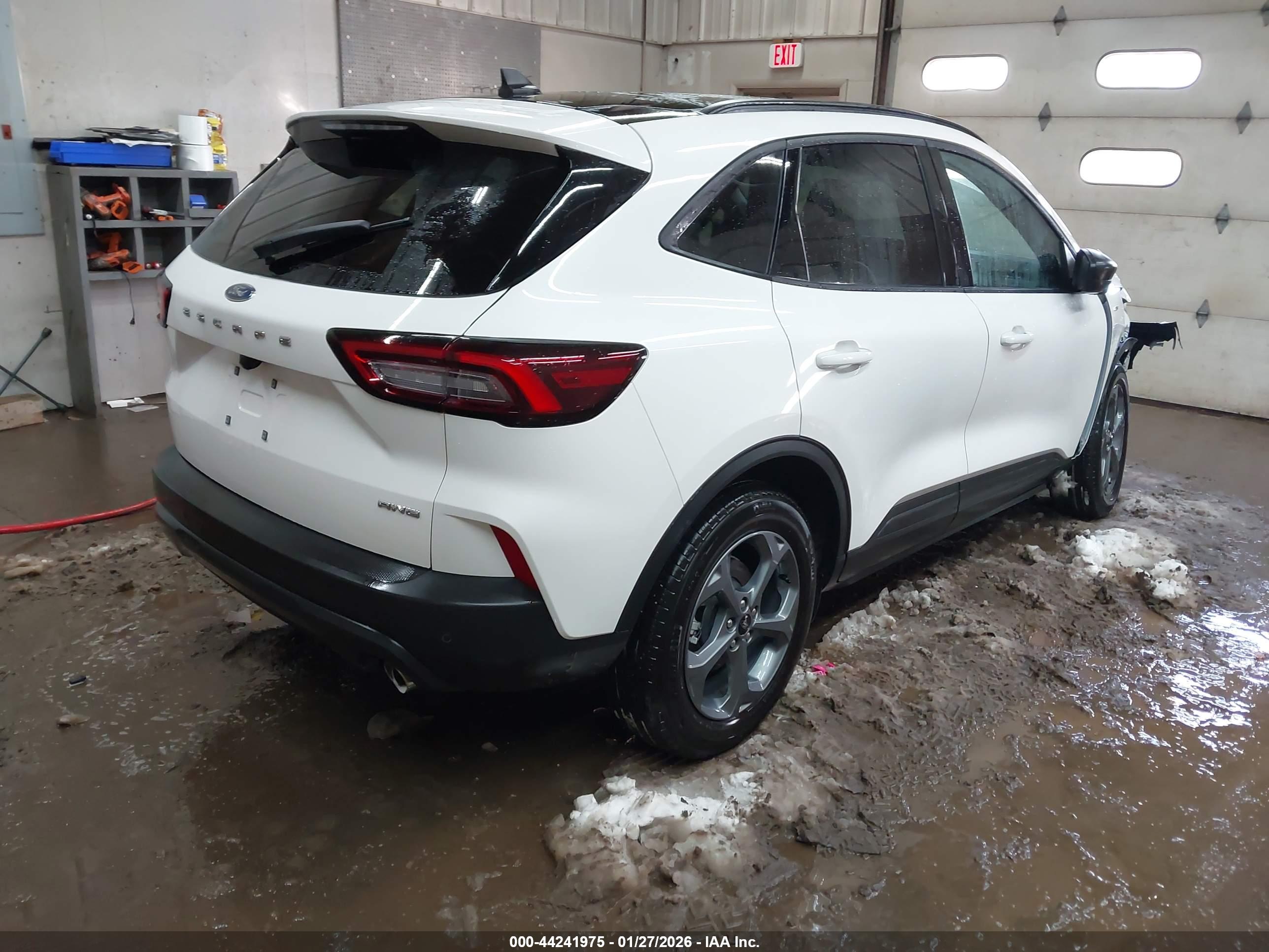 FORD ESCAPE image 4