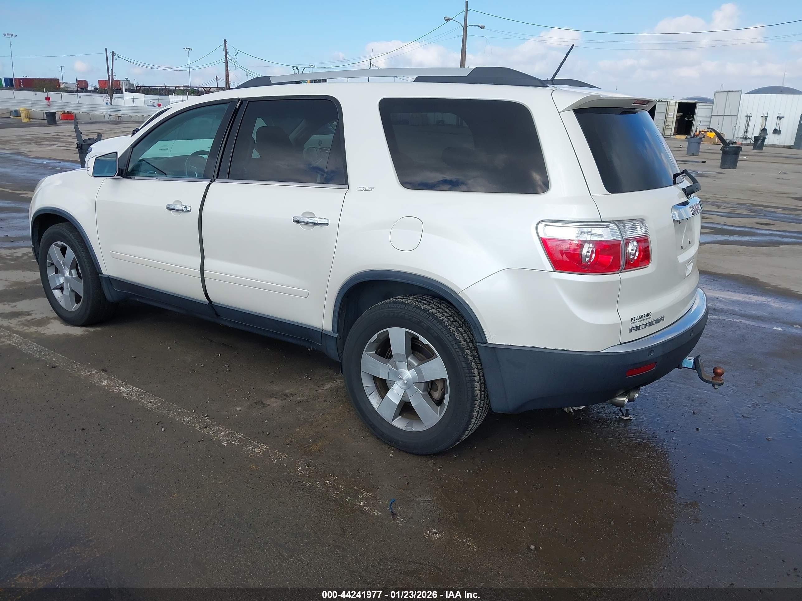 GMC ACADIA image 3