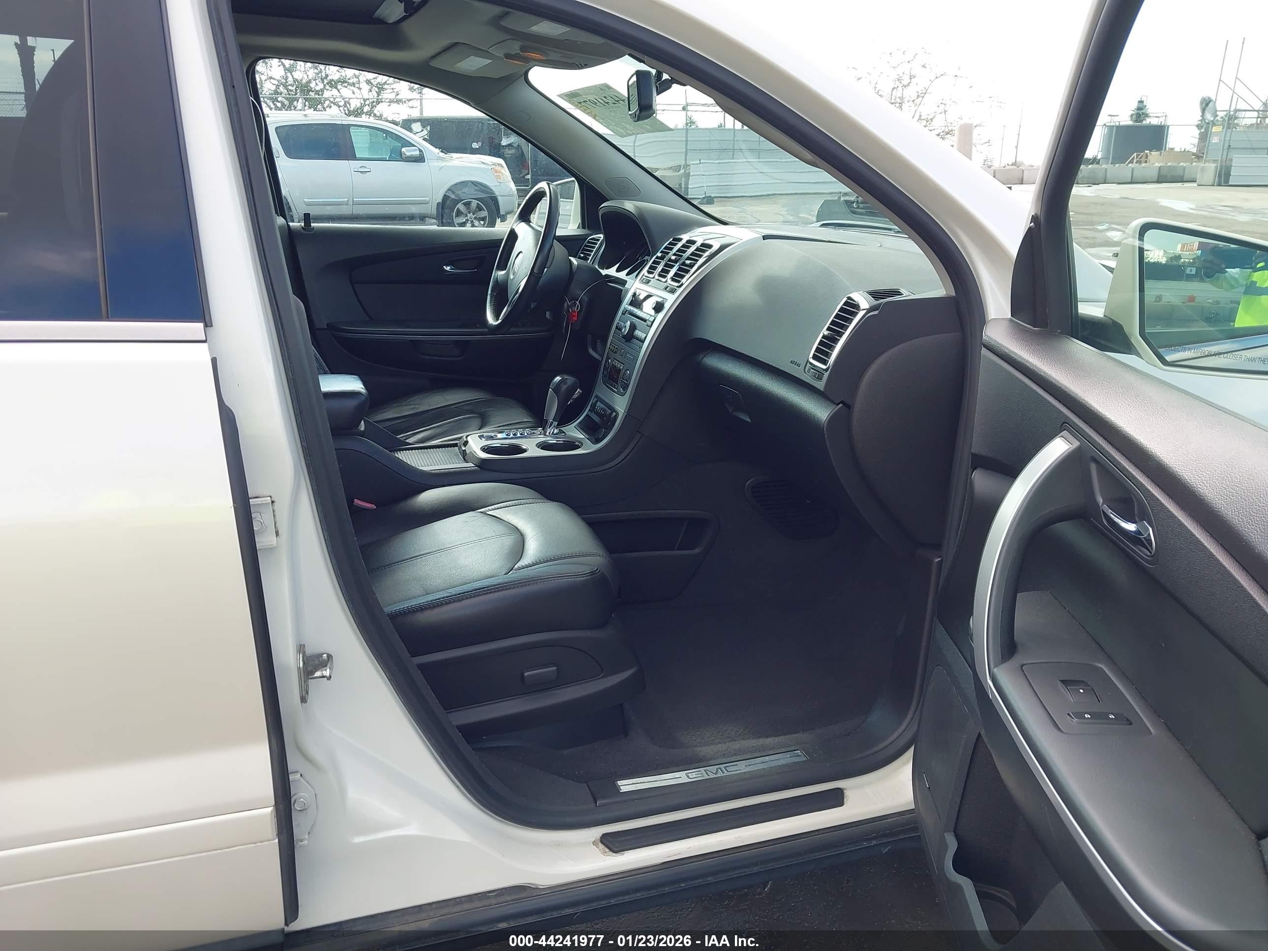 GMC ACADIA image 5