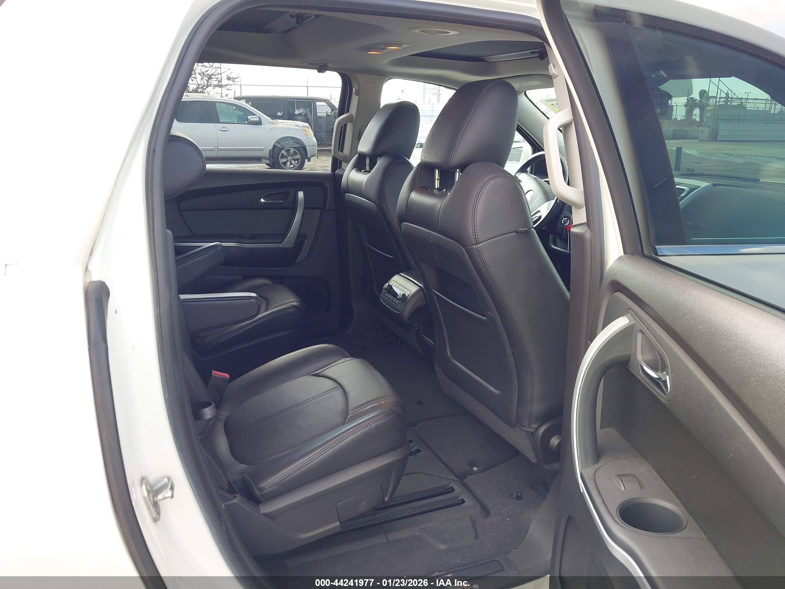GMC ACADIA image 8