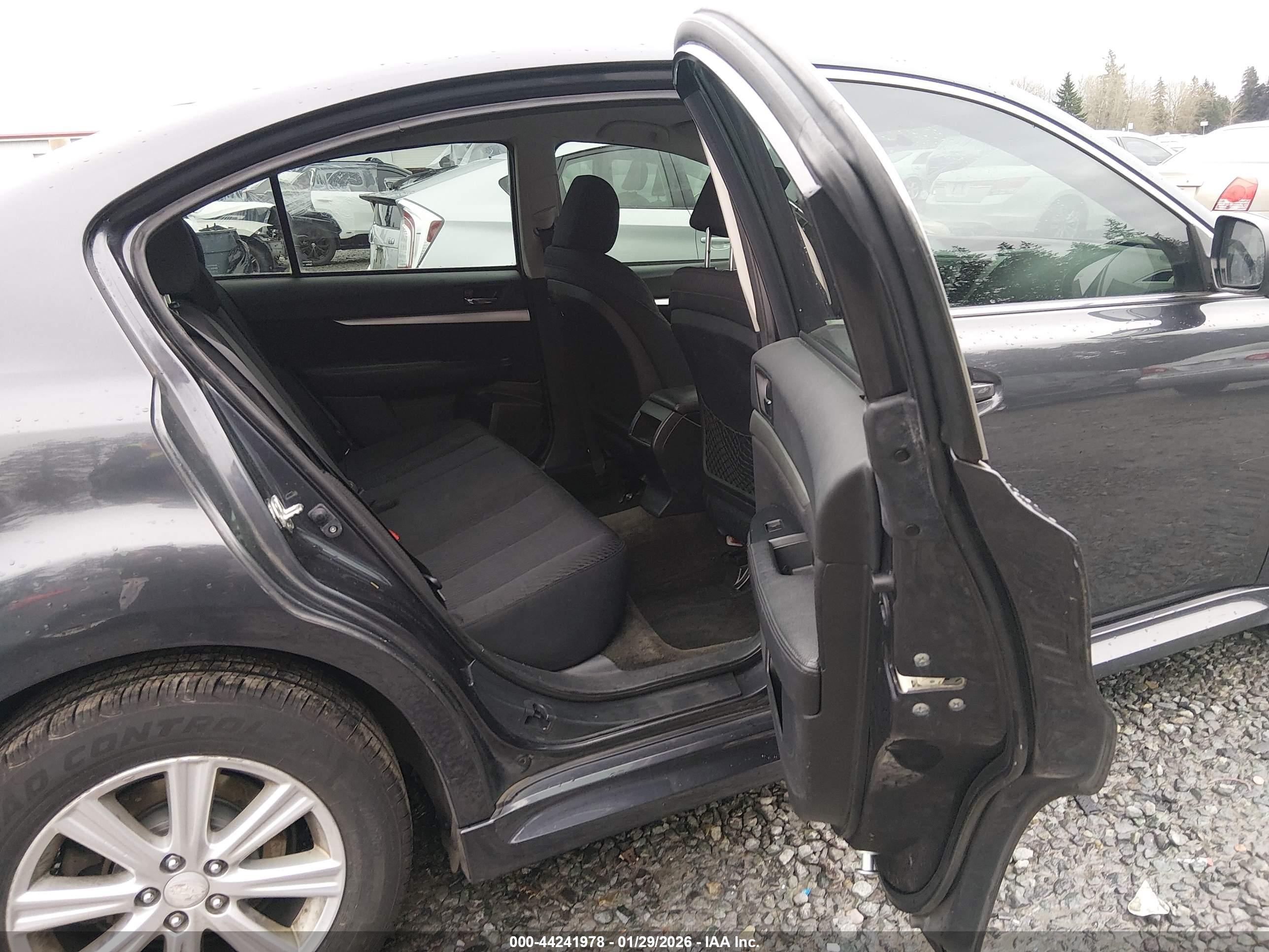 SUBARU LEGACY image 8