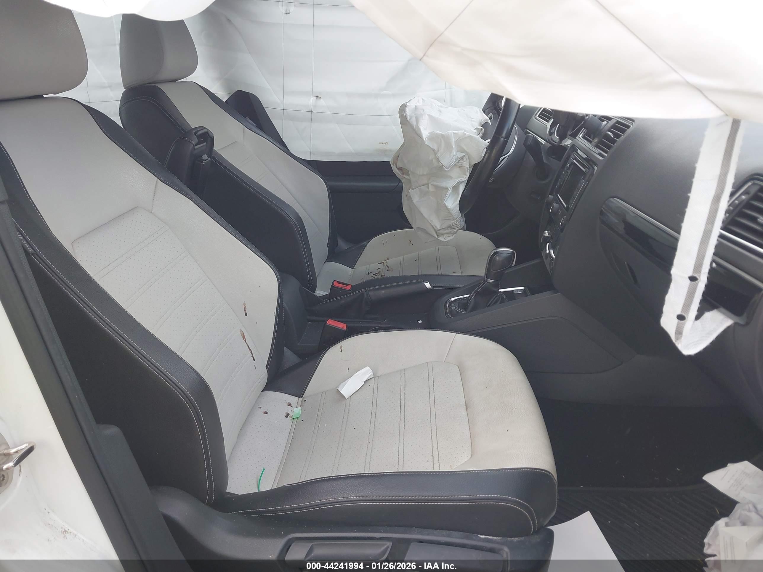 VOLKSWAGEN JETTA image 5