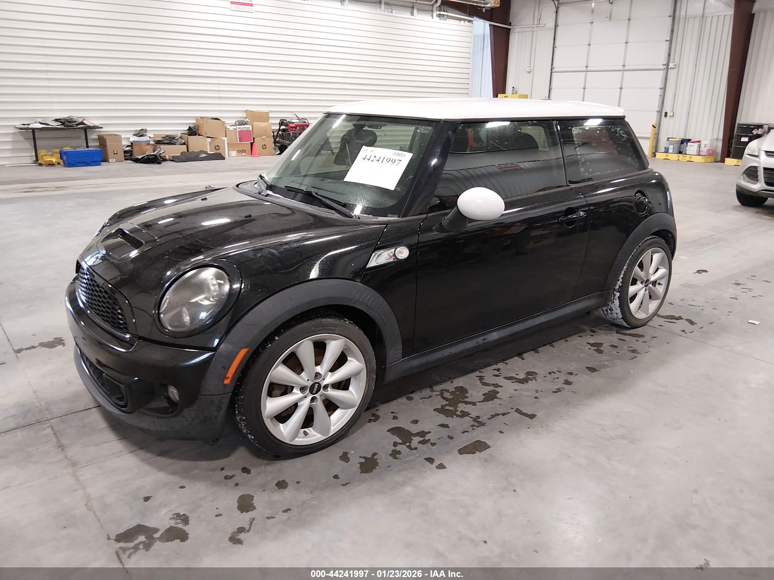 MINI COOPER image 2