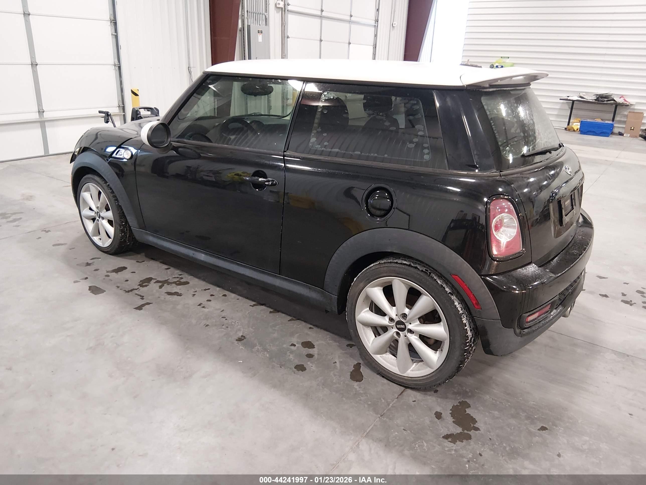 MINI COOPER image 3