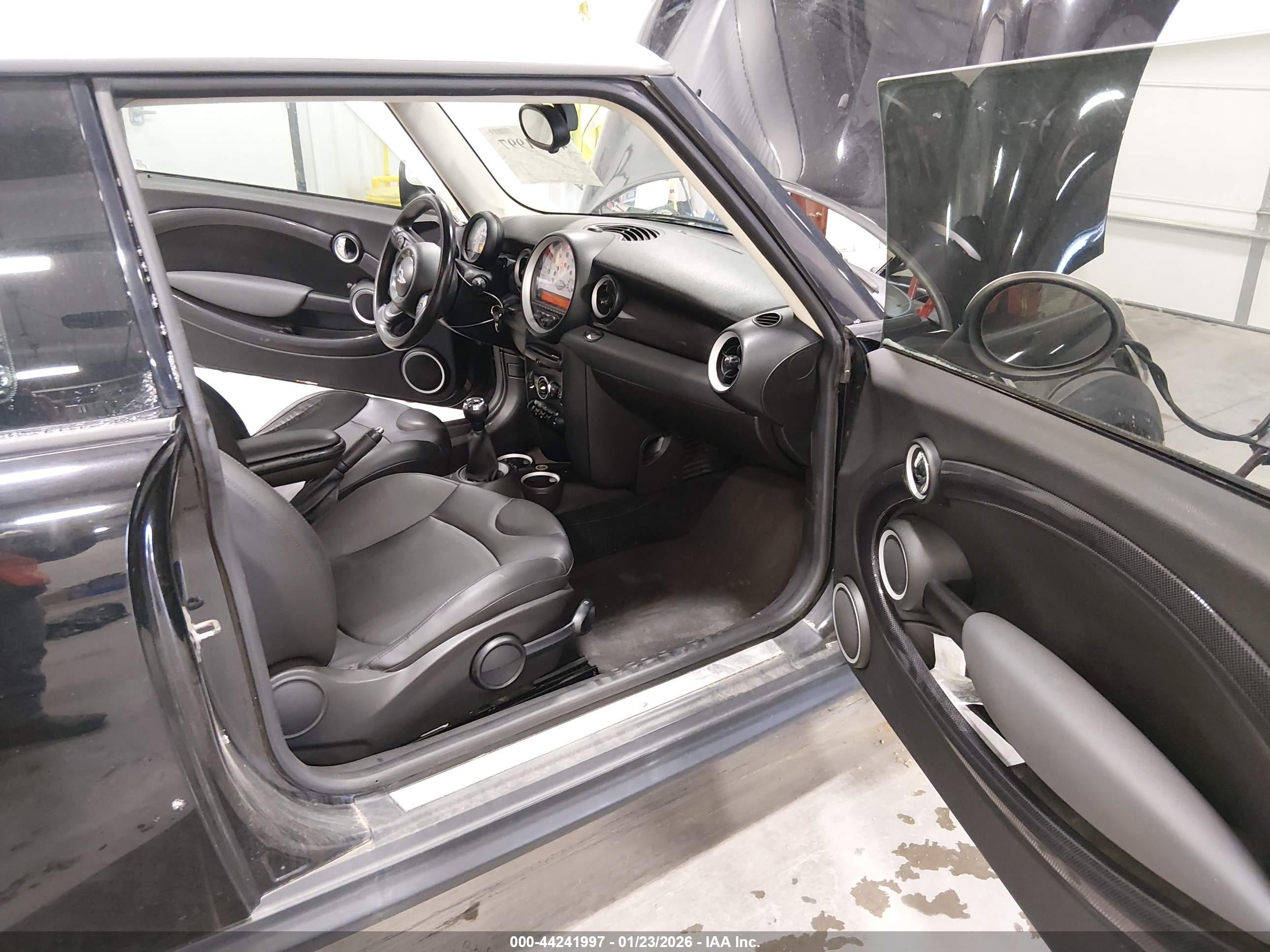 MINI COOPER image 5