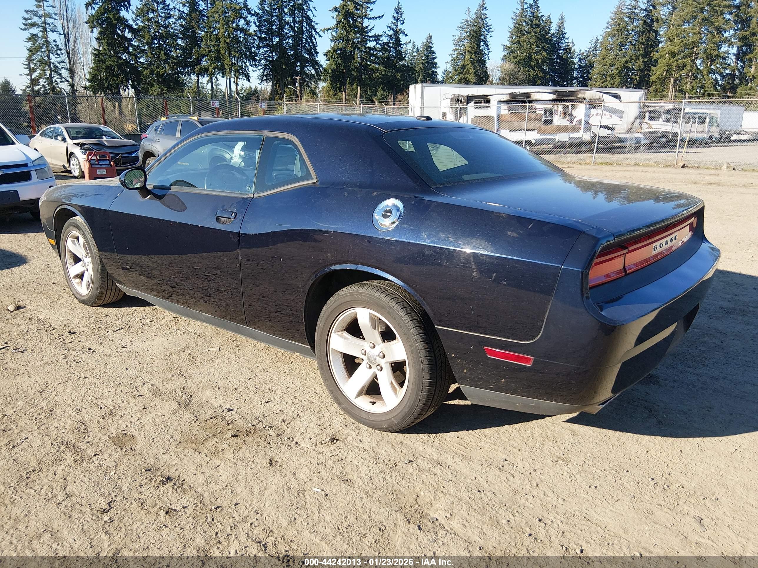 DODGE CHALLENGER image 3