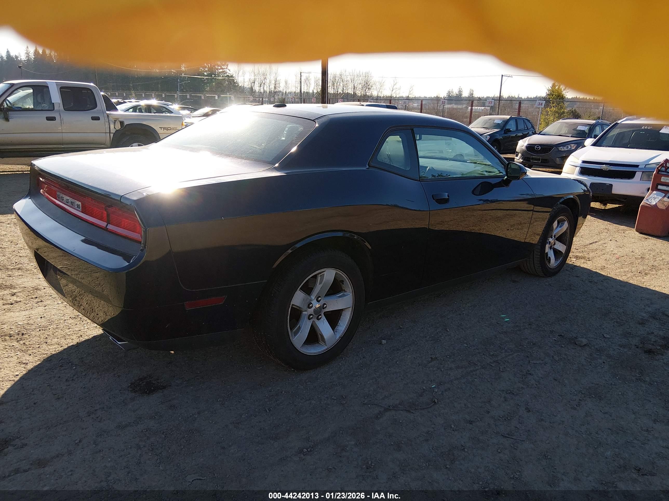 DODGE CHALLENGER image 4