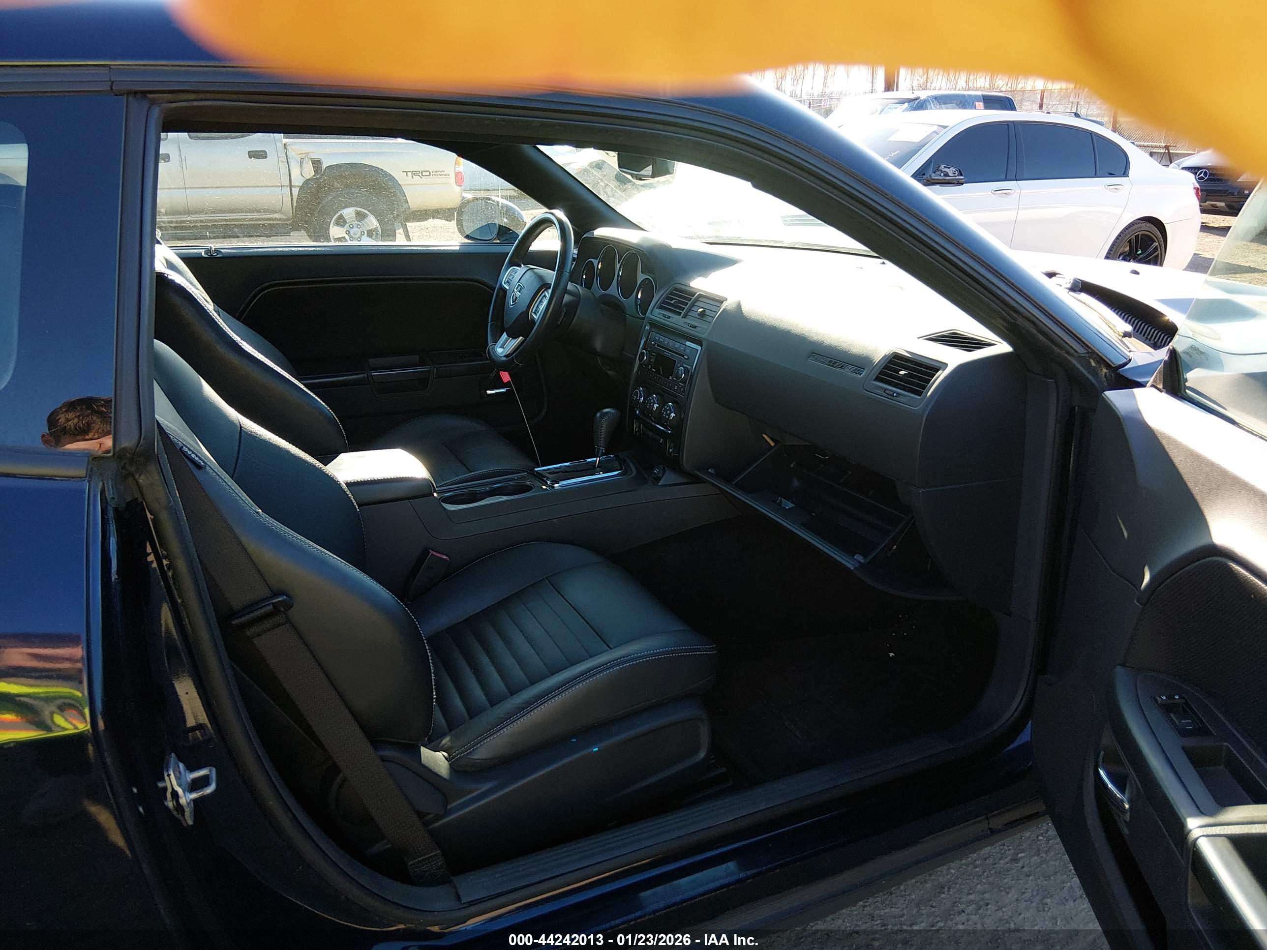 DODGE CHALLENGER image 5
