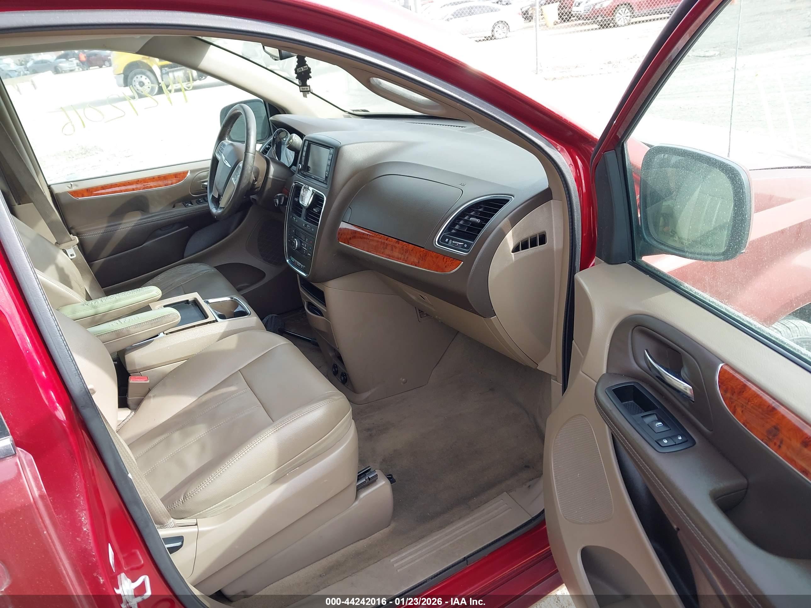 CHRYSLER TOWN image 5