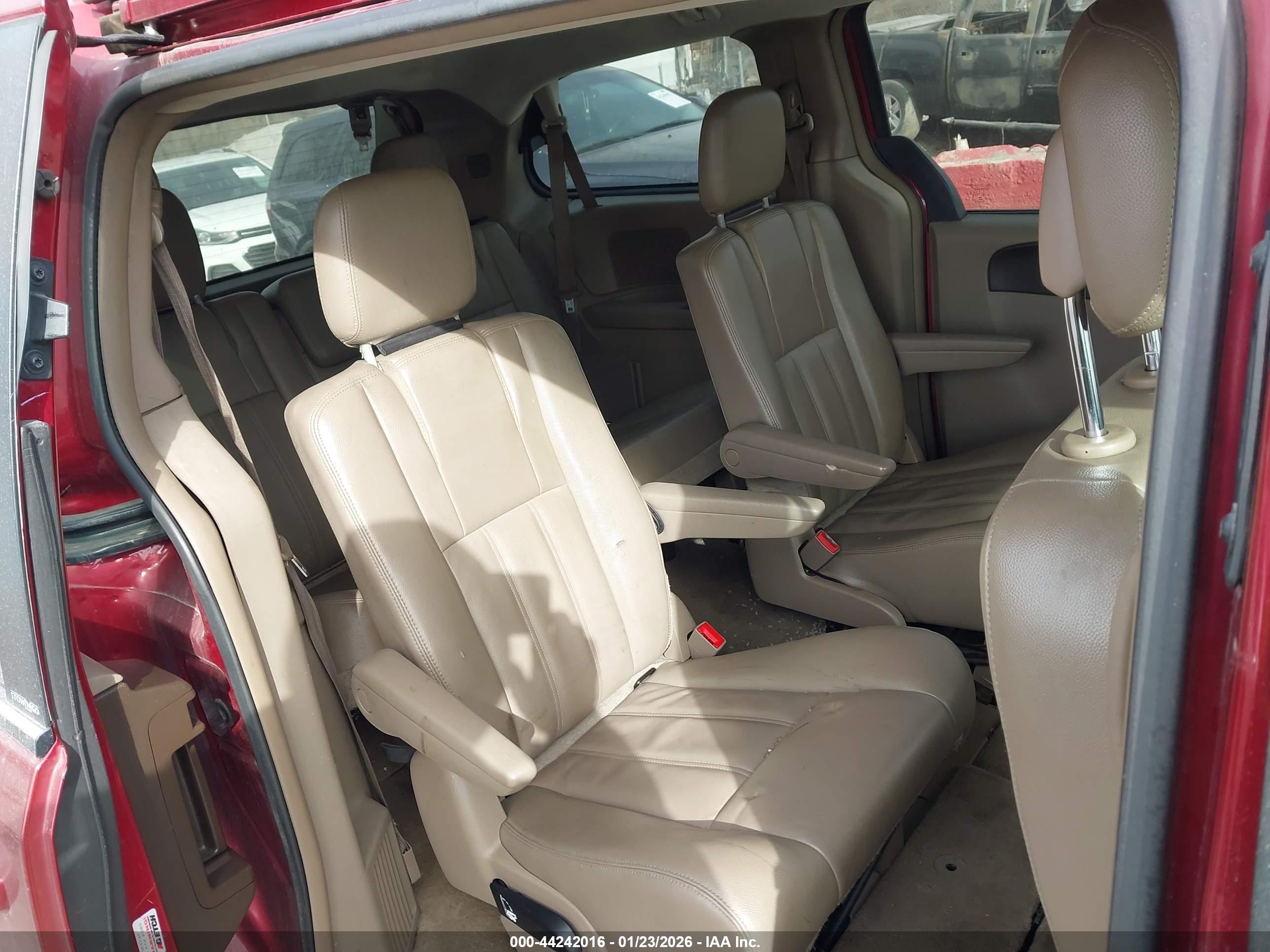 CHRYSLER TOWN image 8