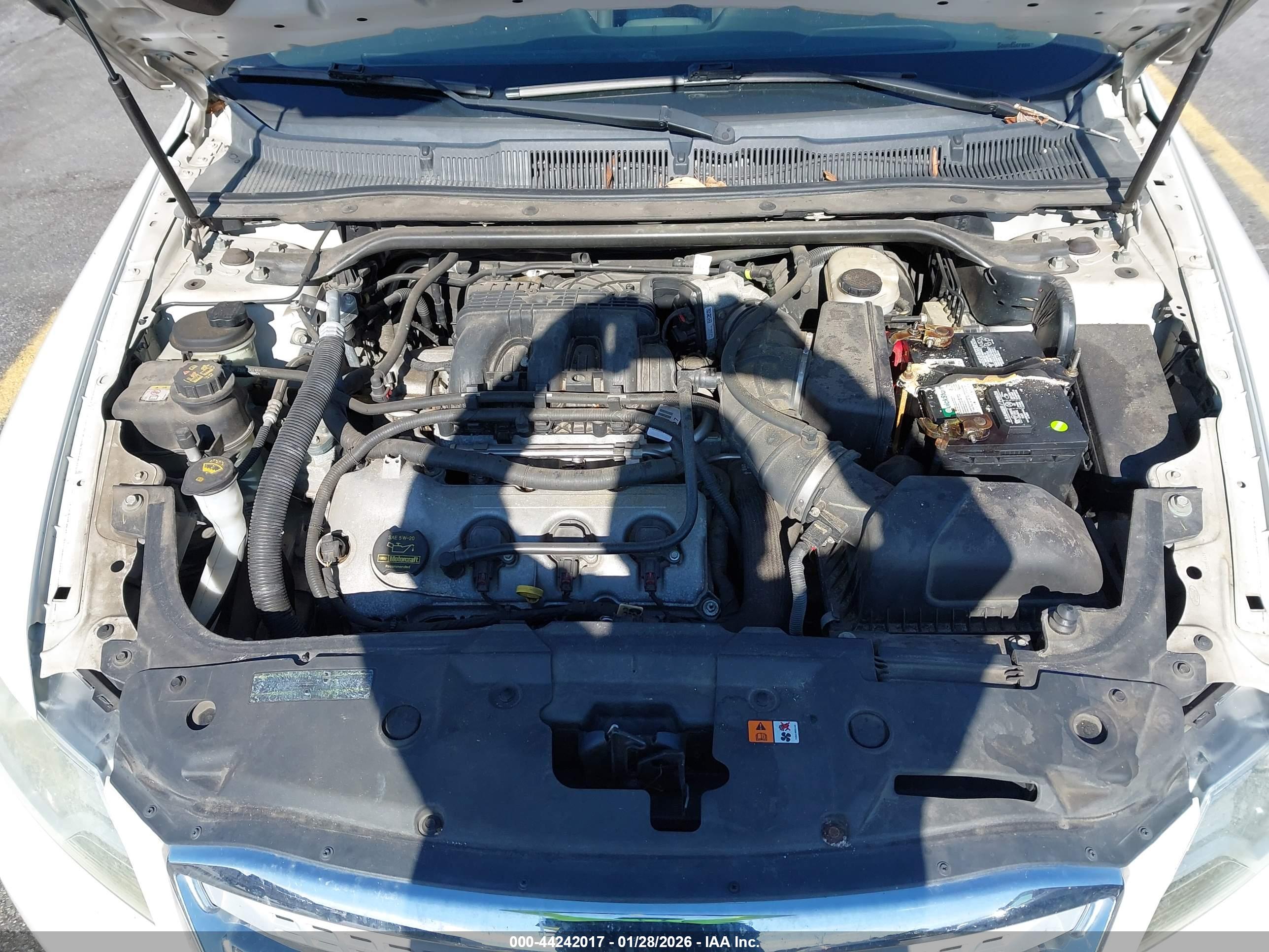 FORD TAURUS image 10