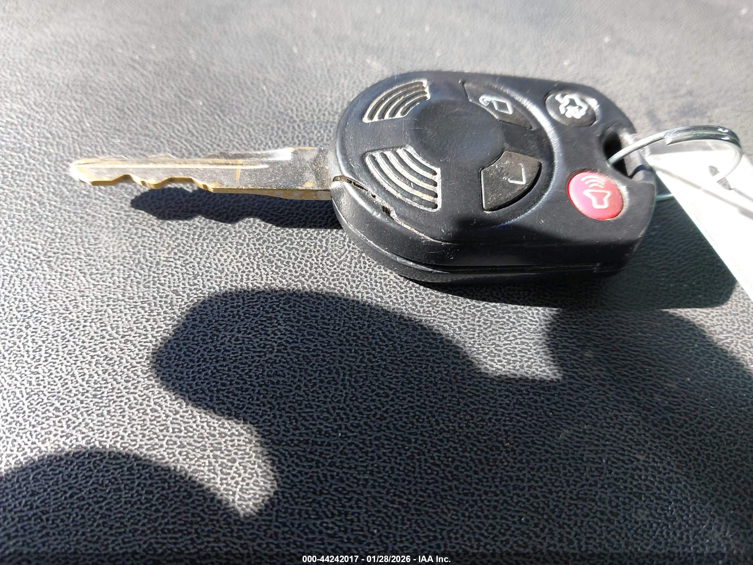 FORD TAURUS image 11