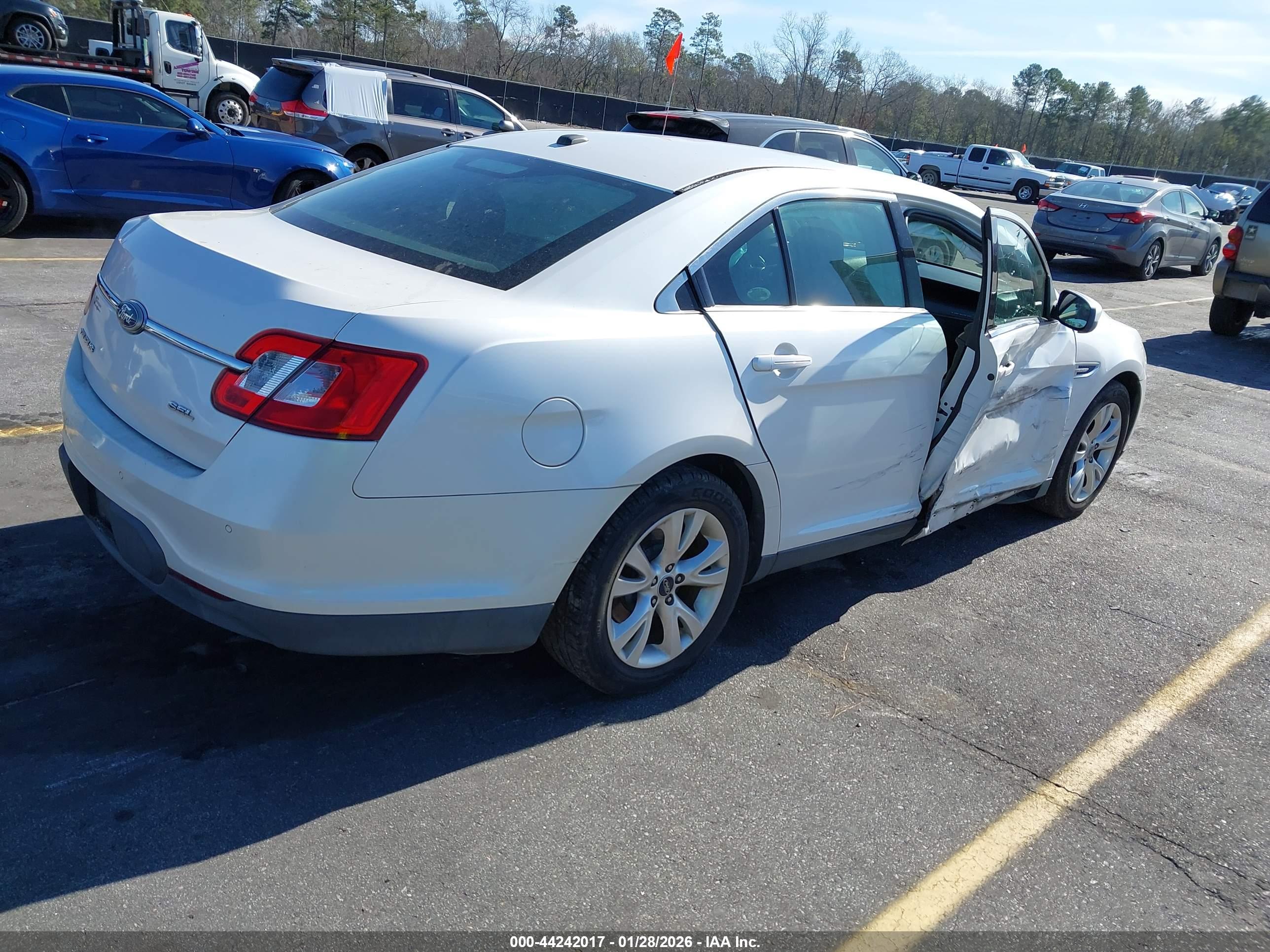 FORD TAURUS image 4