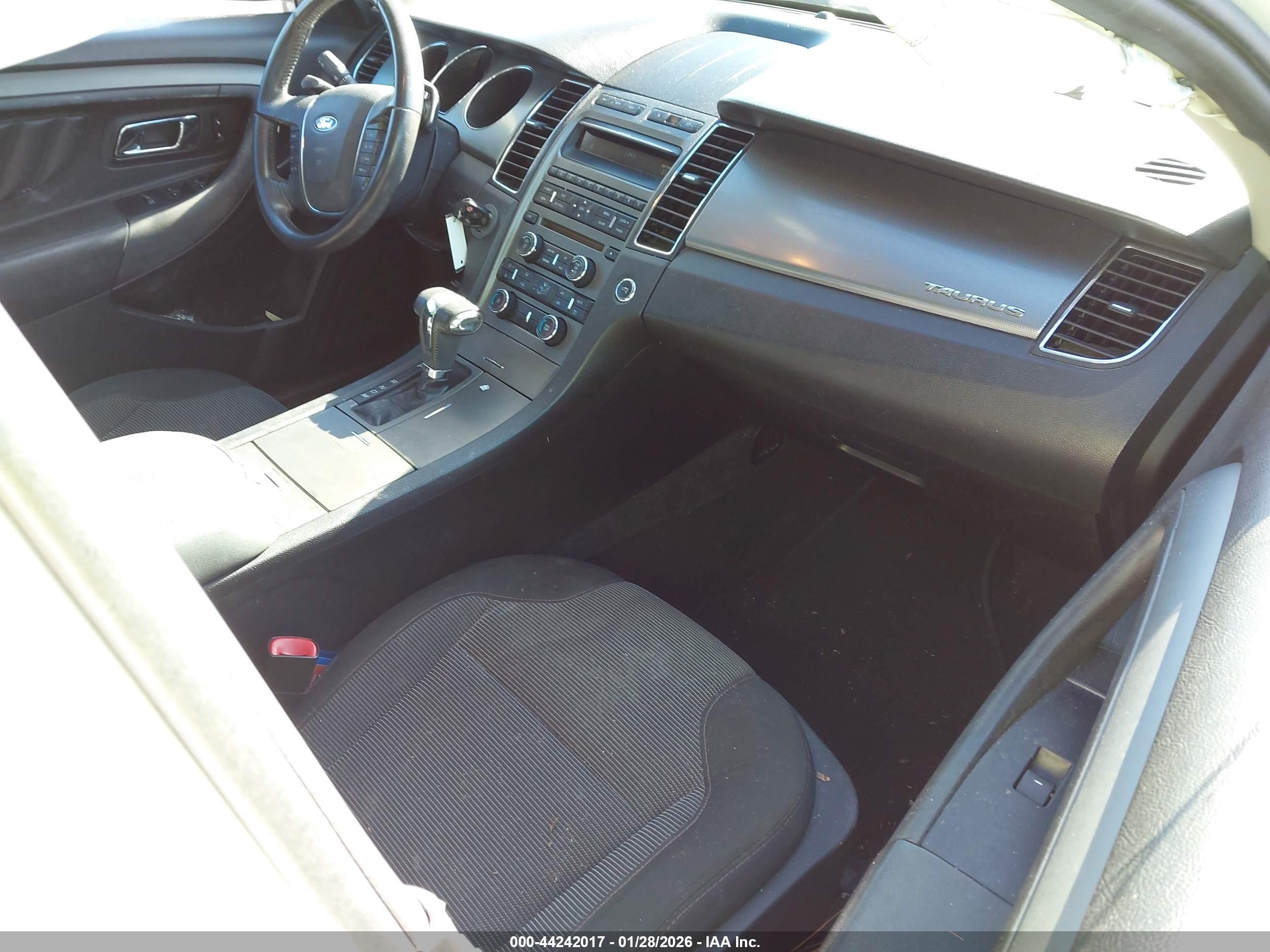 FORD TAURUS image 5