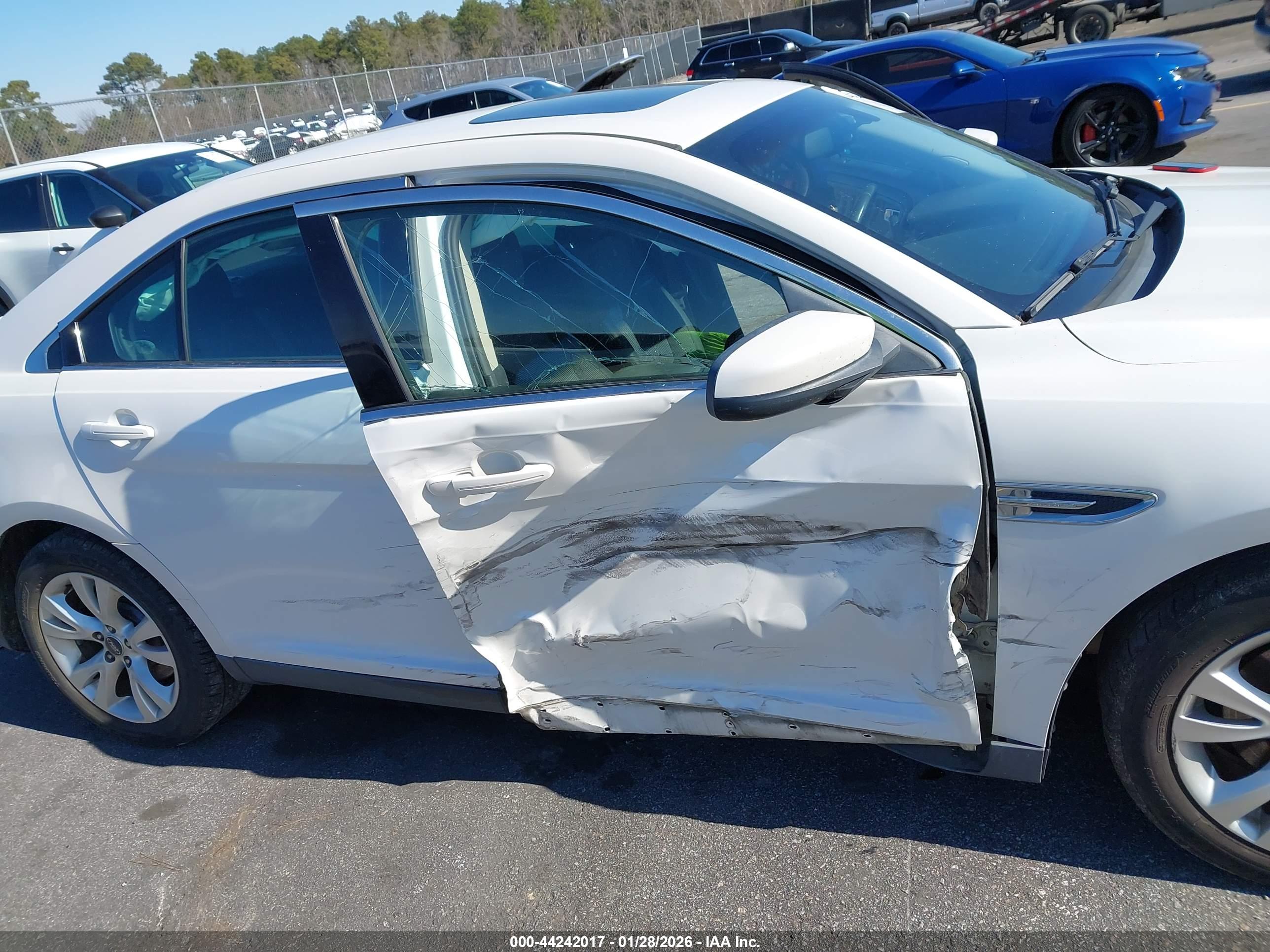 FORD TAURUS image 6