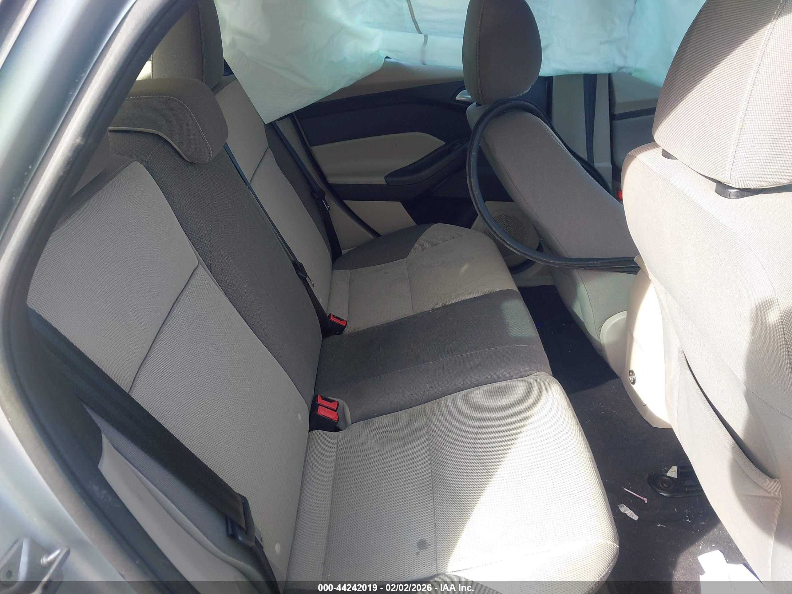 FORD FOCUS image 8