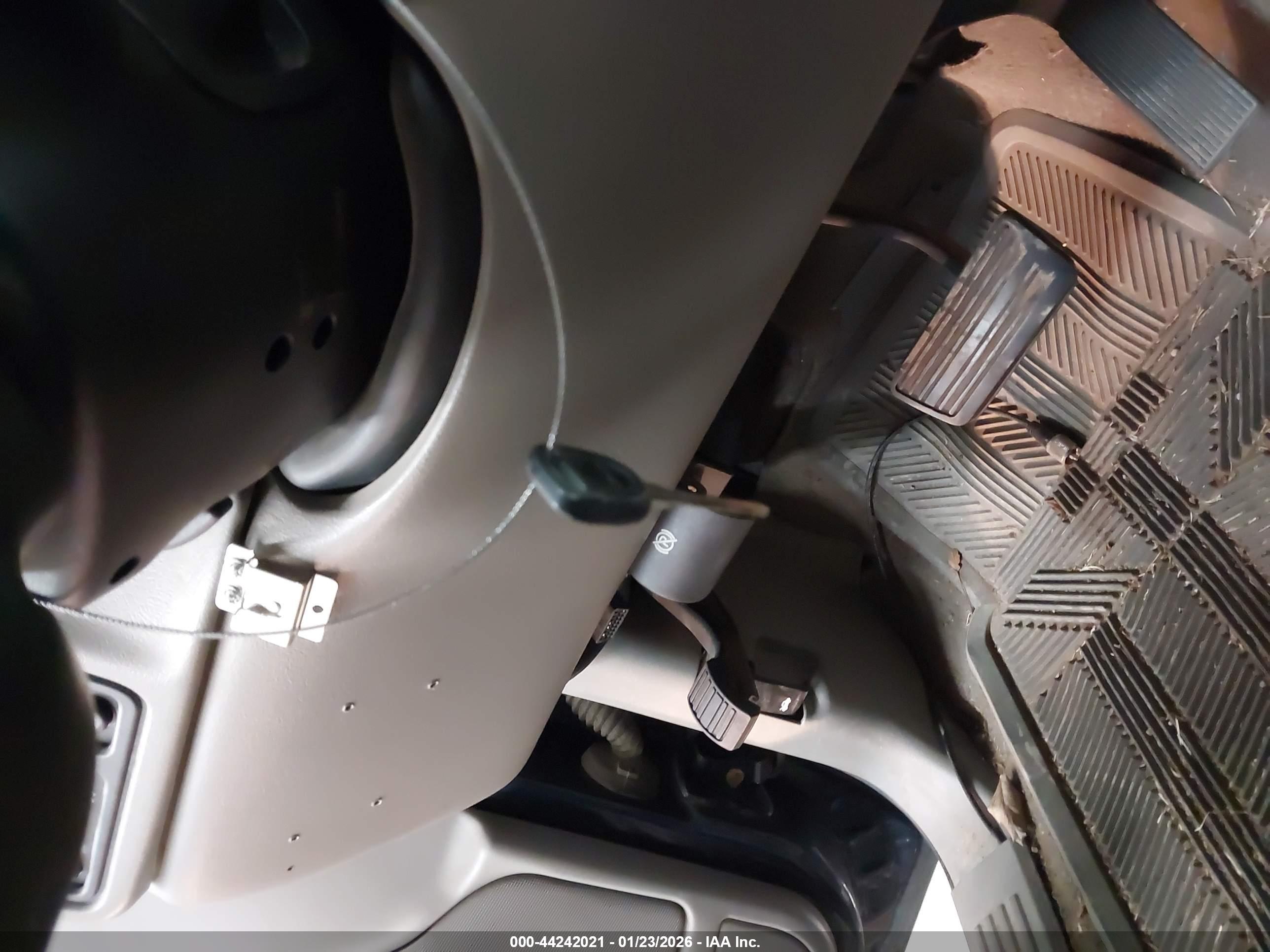 CHEVROLET SILVERADO image 11