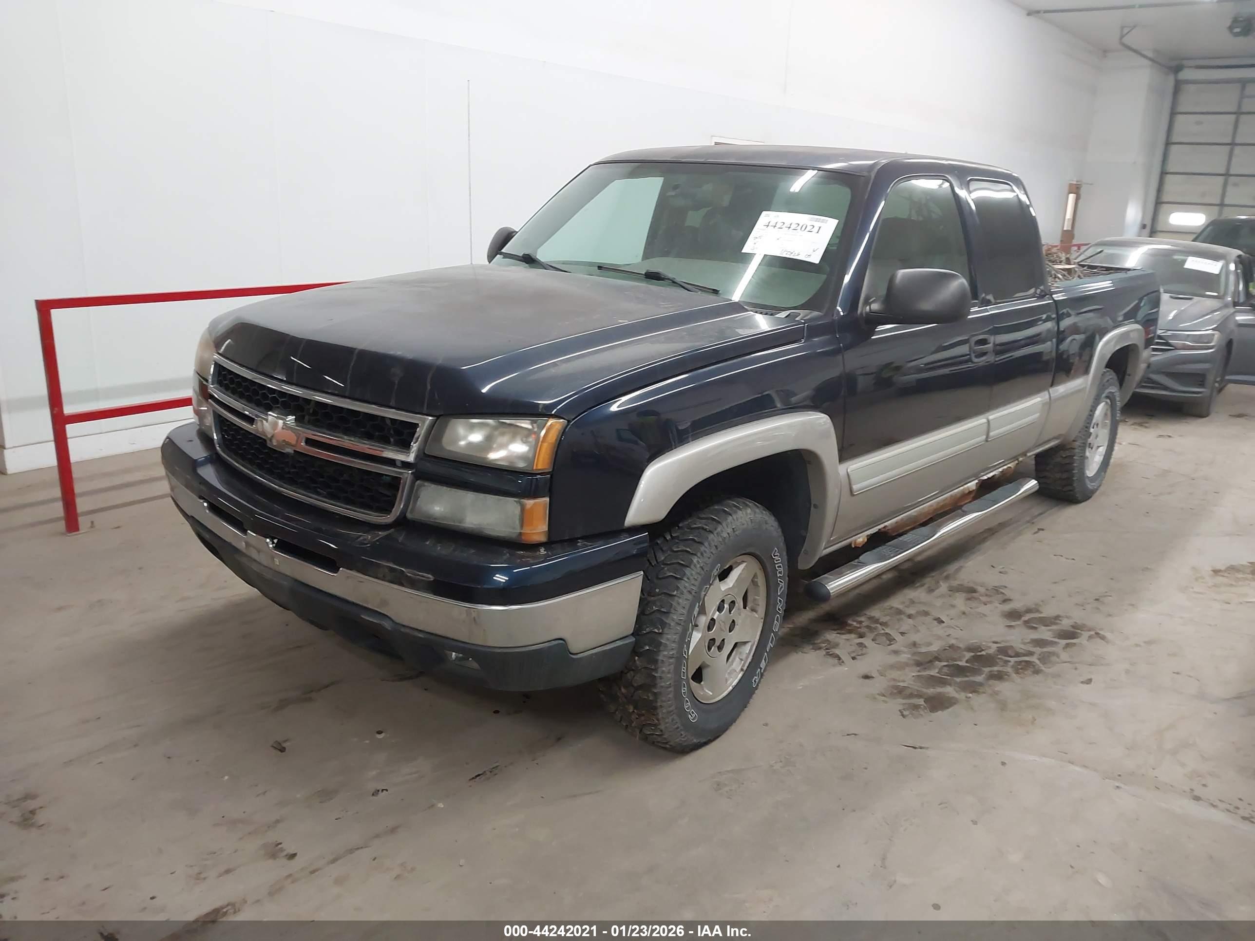 CHEVROLET SILVERADO image 2