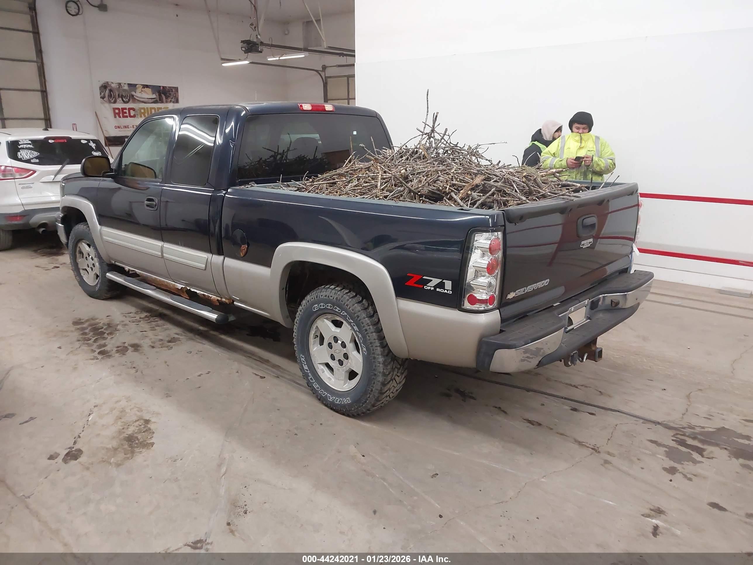 CHEVROLET SILVERADO image 3
