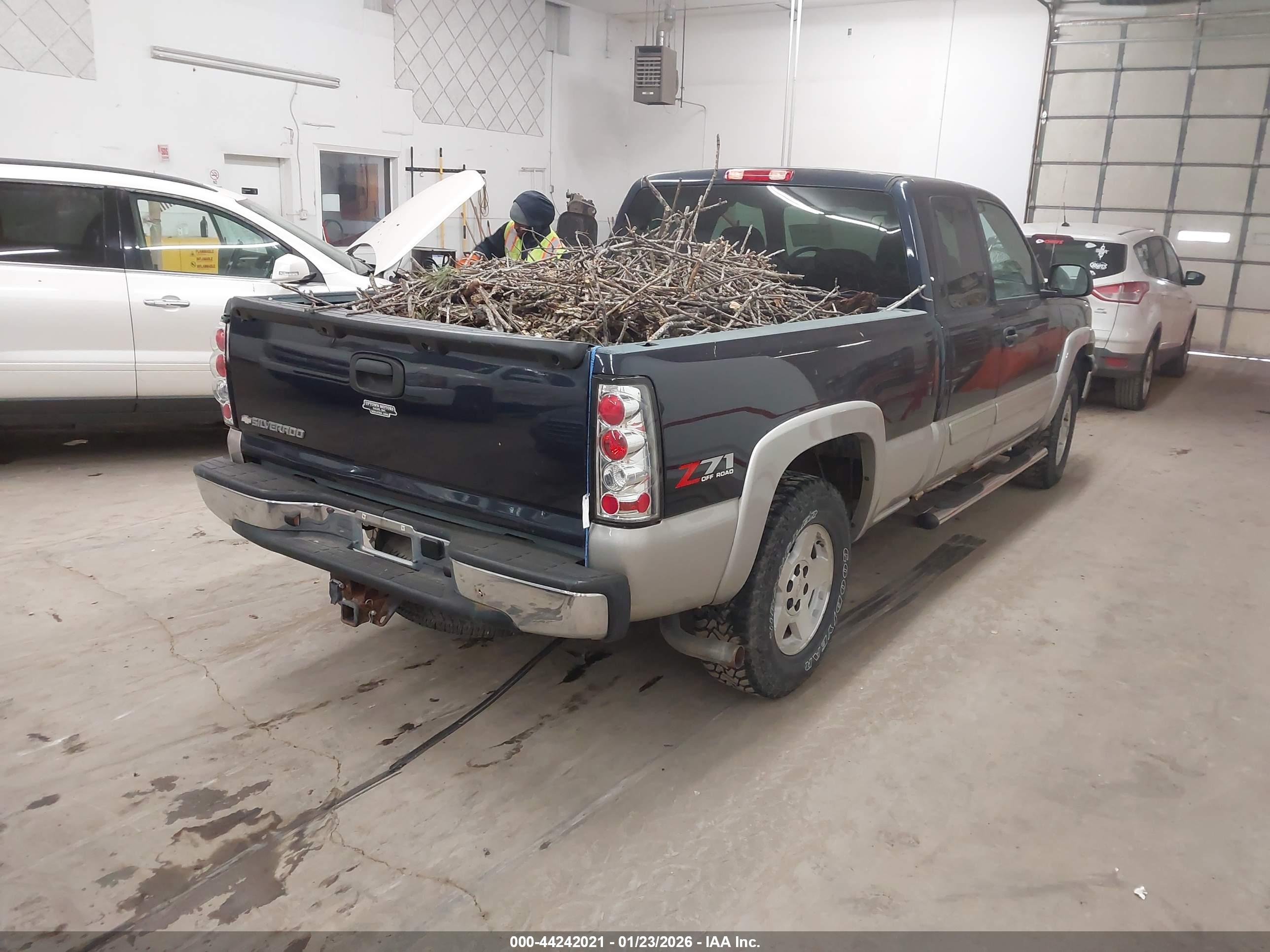 CHEVROLET SILVERADO image 4