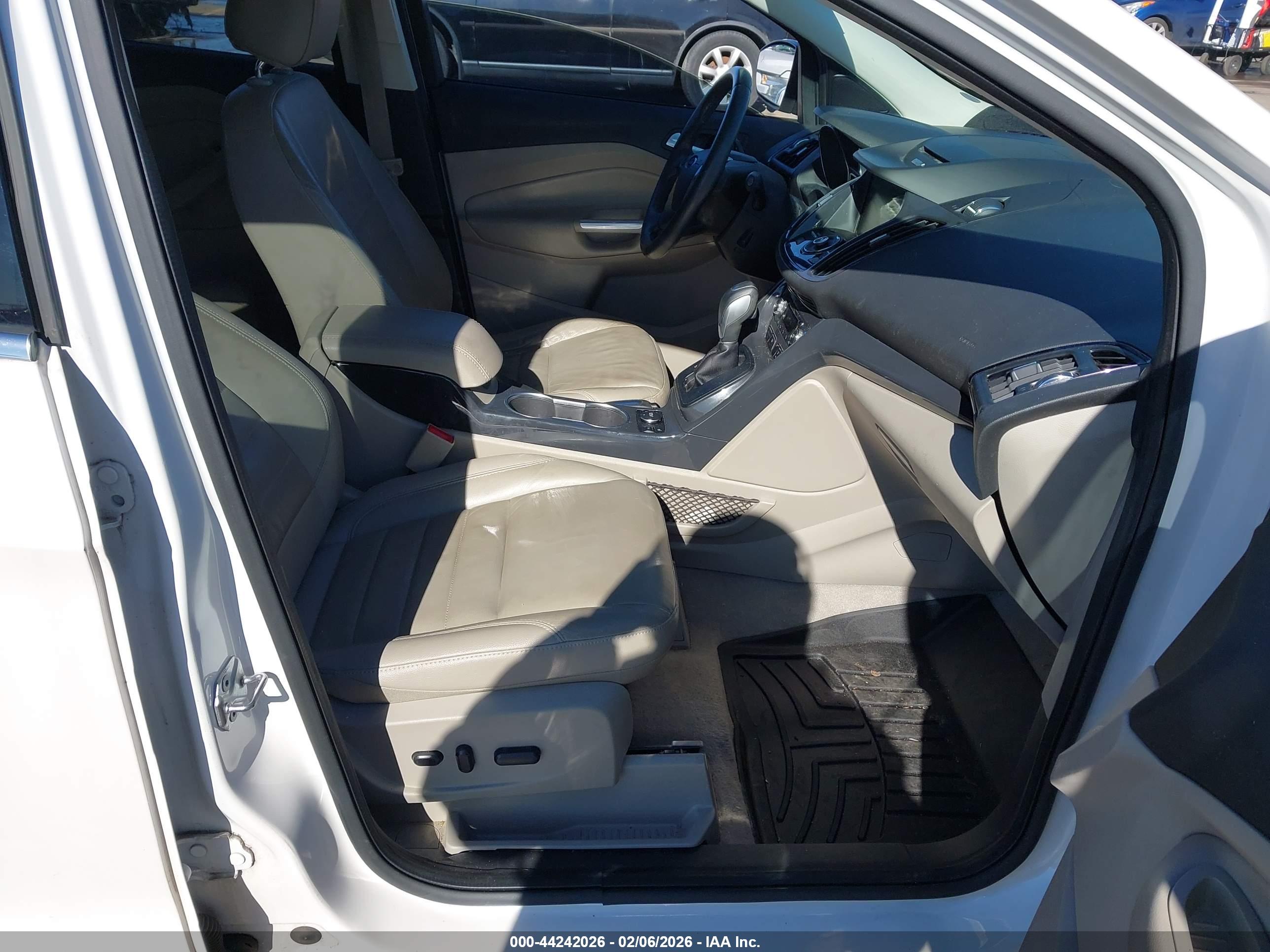FORD ESCAPE image 5