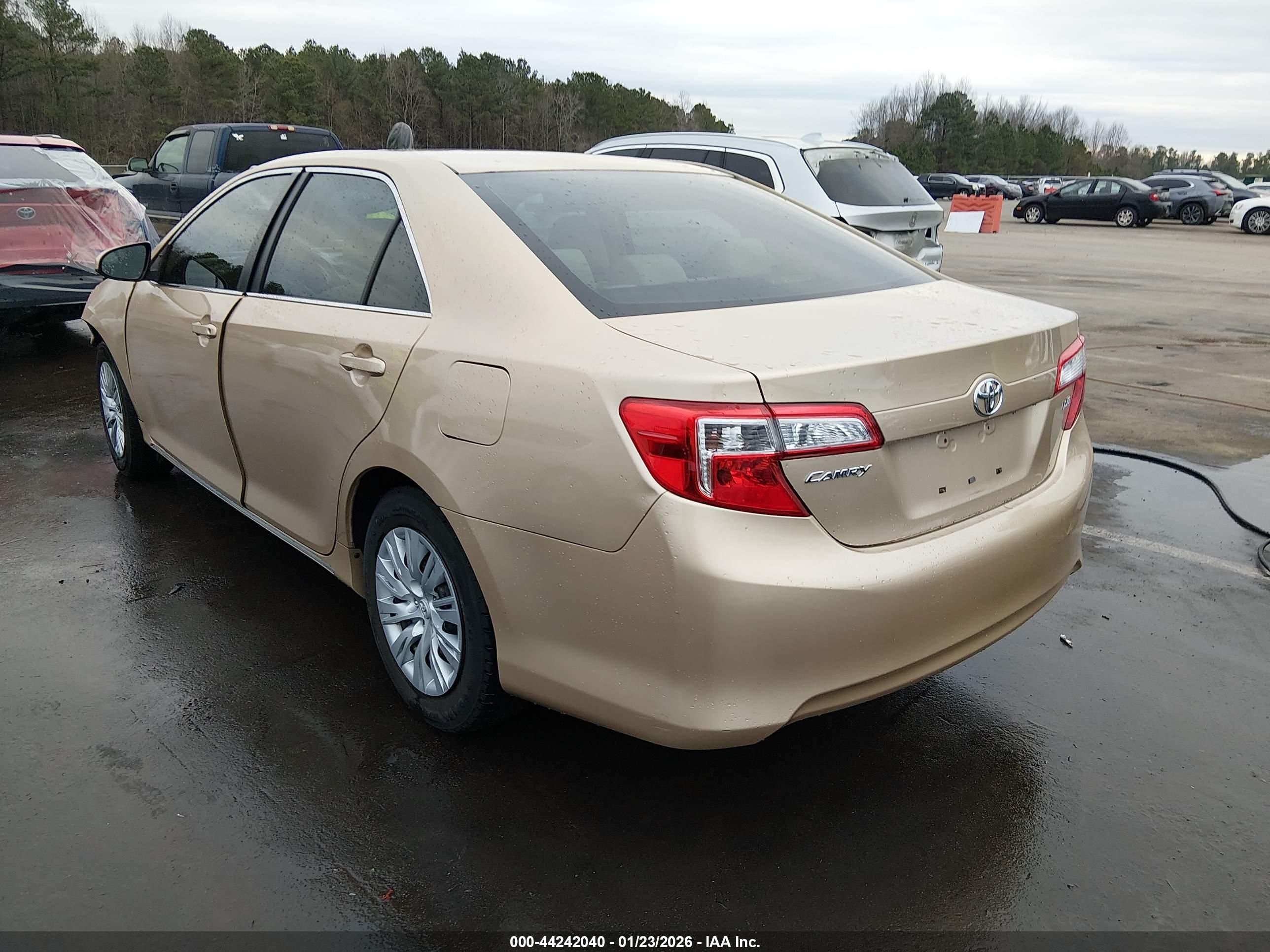 TOYOTA CAMRY image 3