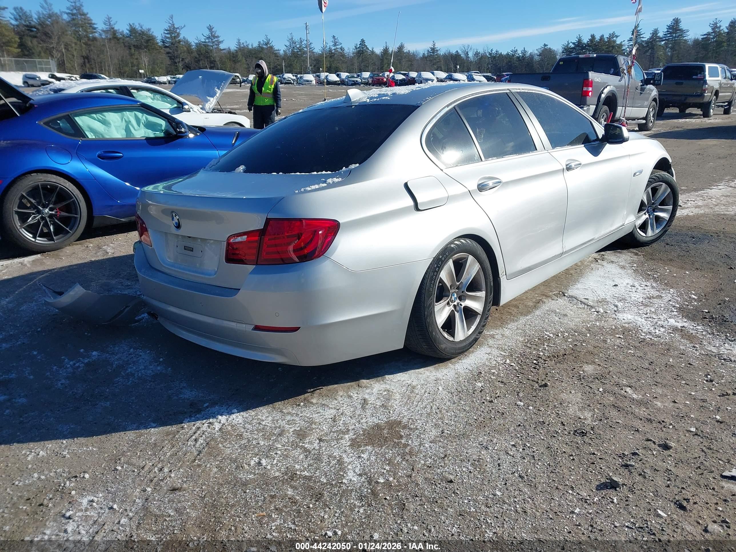 BMW 528I image 4