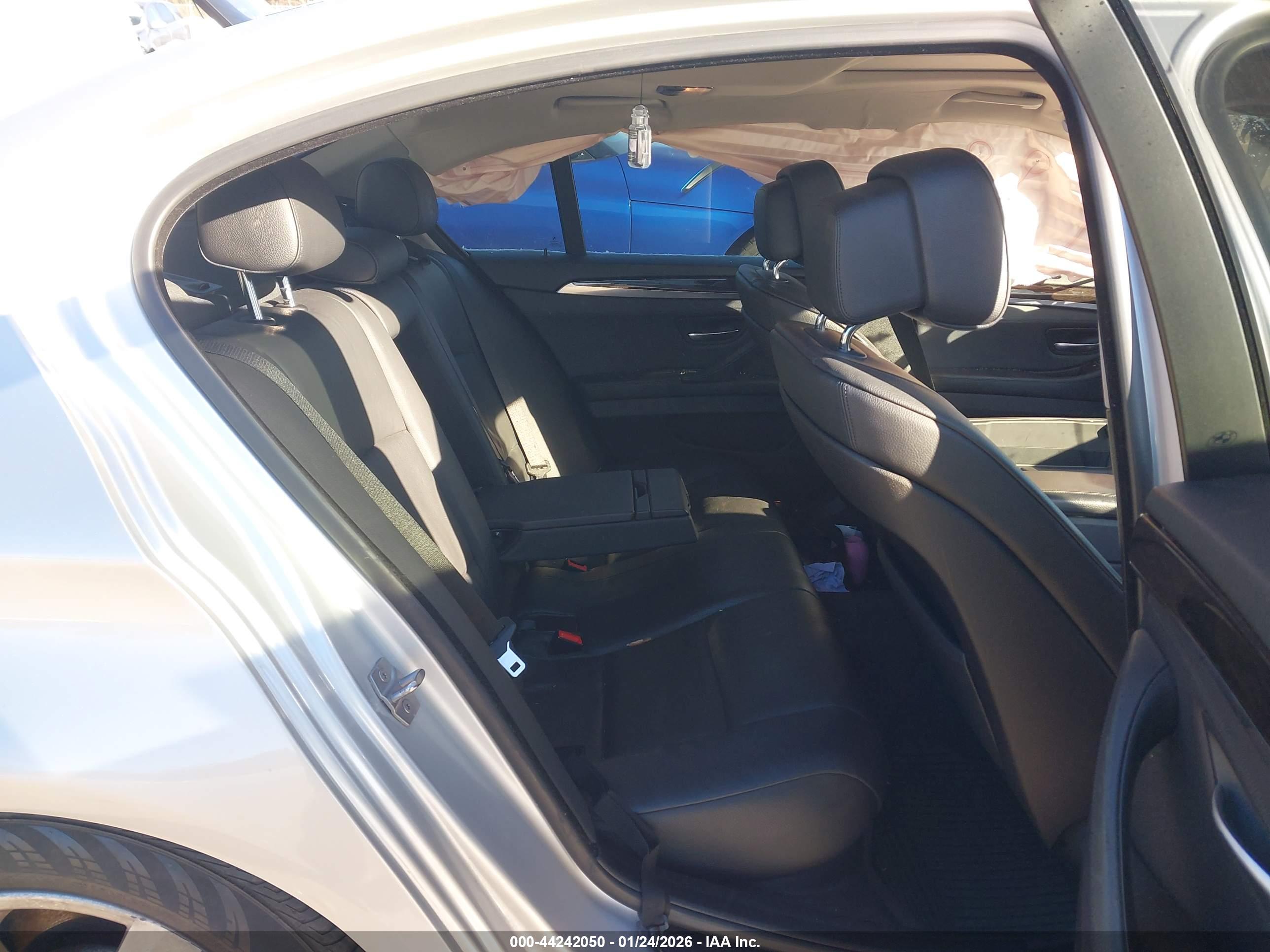 BMW 528I image 8