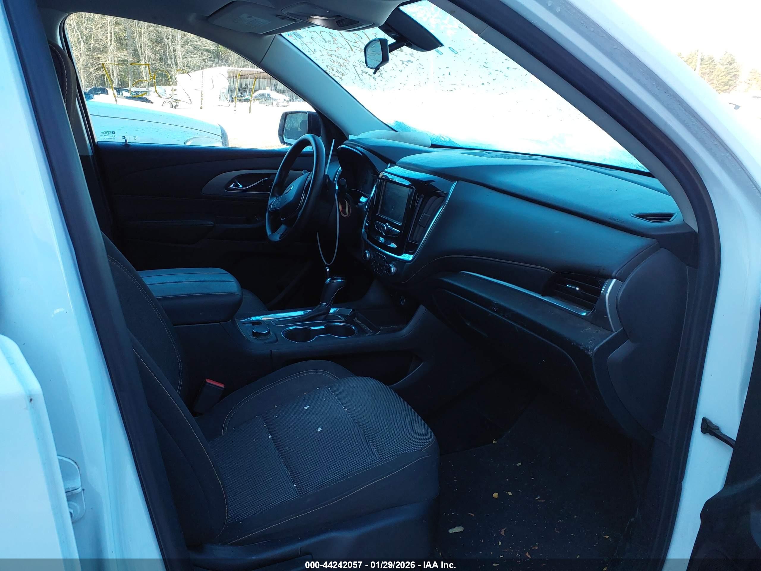 CHEVROLET TRAVERSE image 5