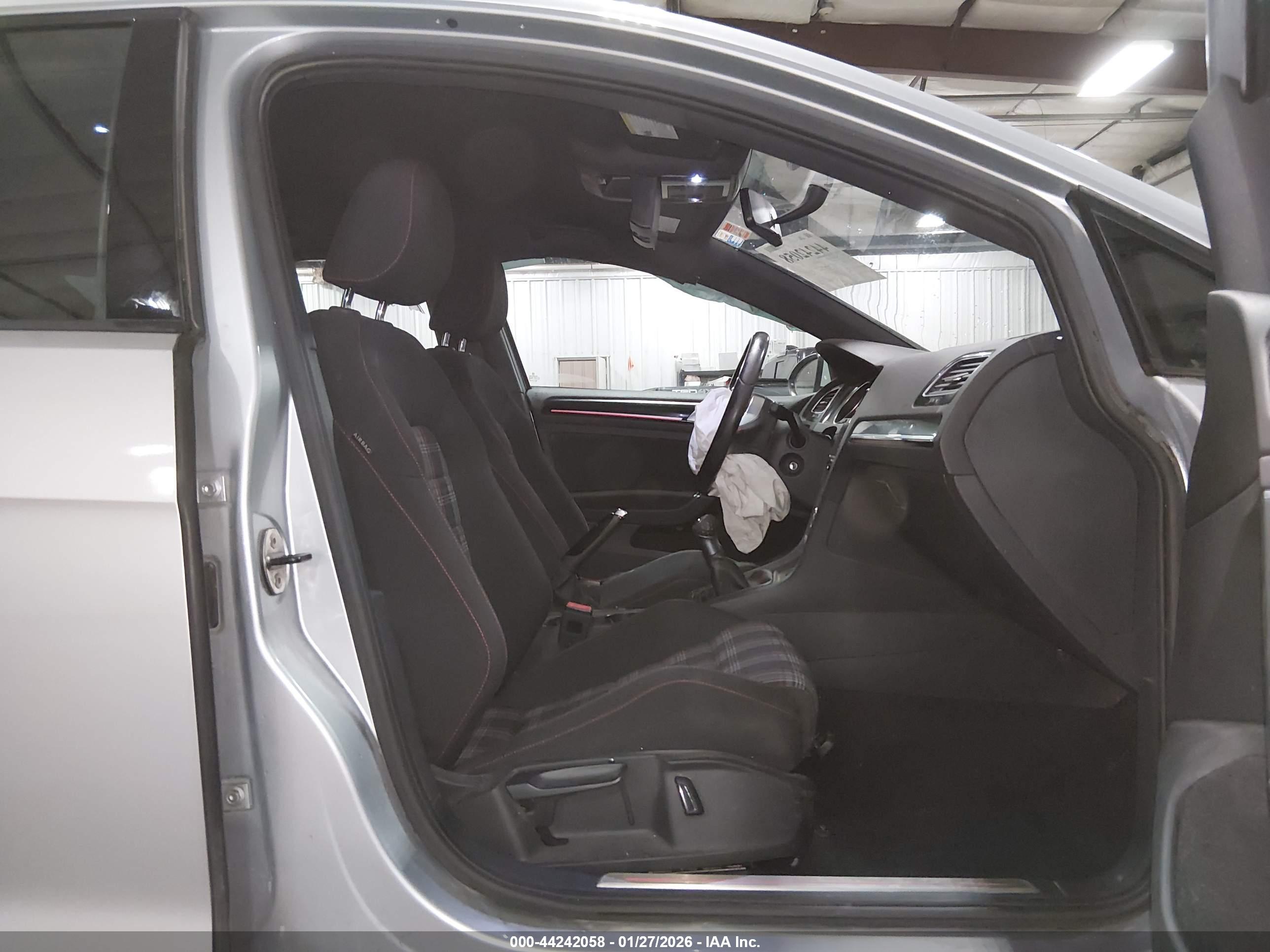 VOLKSWAGEN GOLF image 5