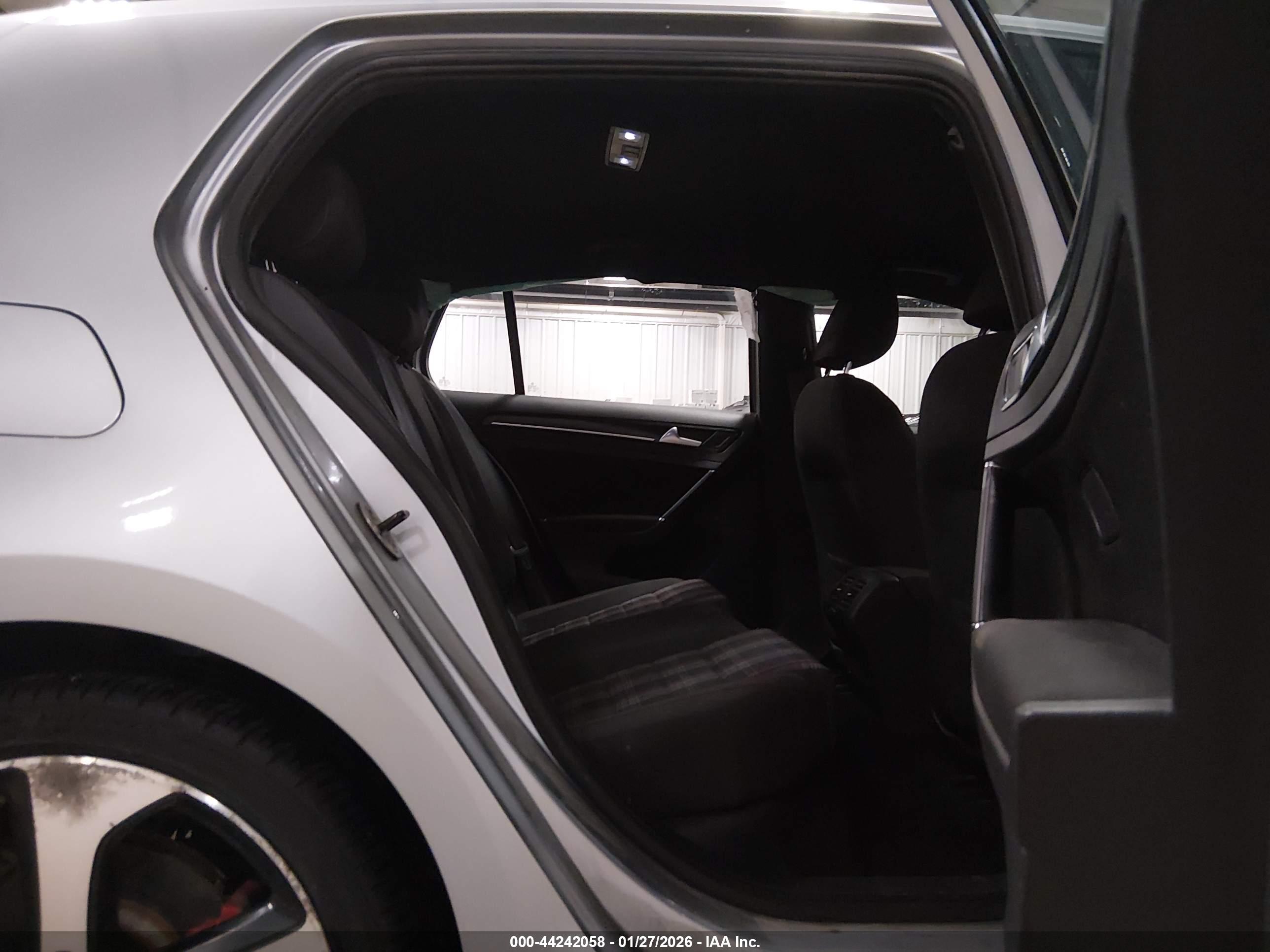 VOLKSWAGEN GOLF image 8