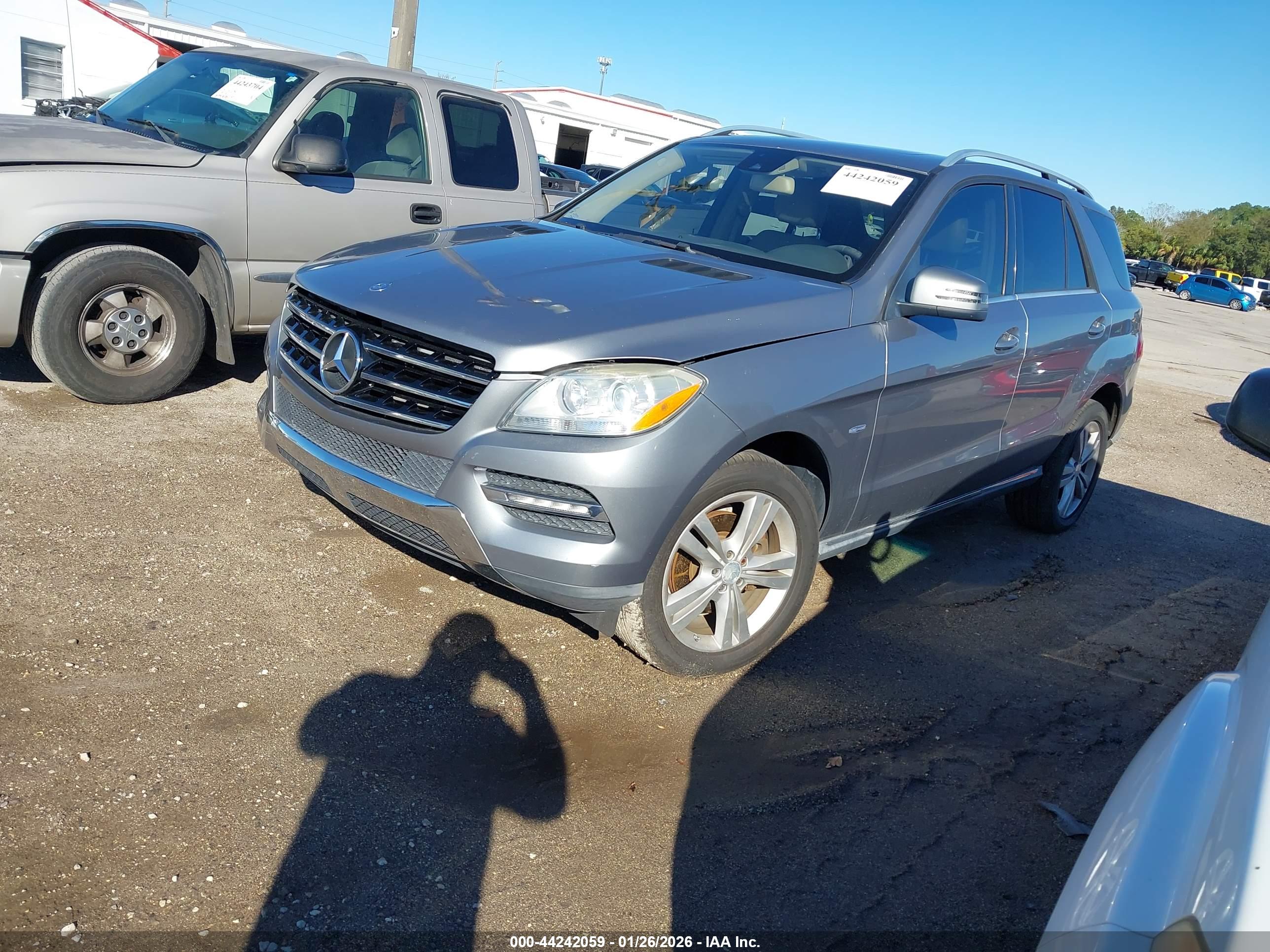 MERCEDES-BENZ ML image 2