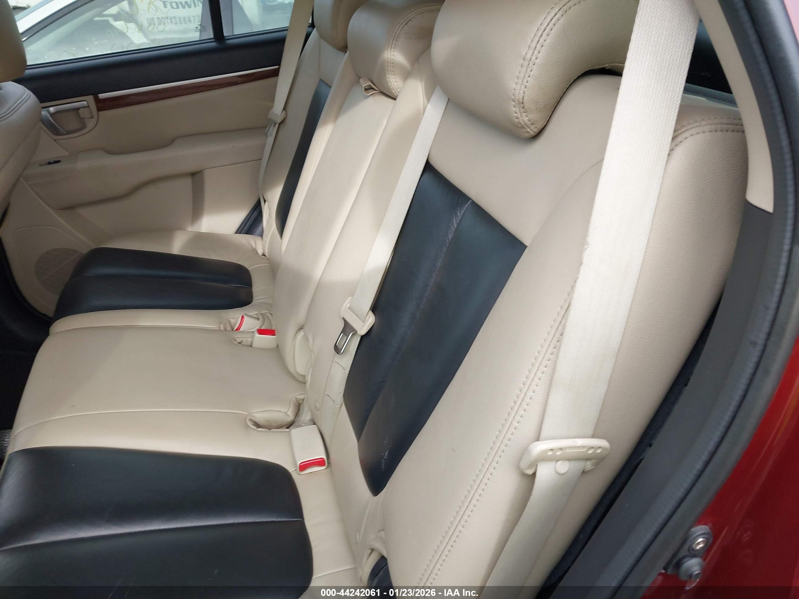 HYUNDAI SANTA image 8