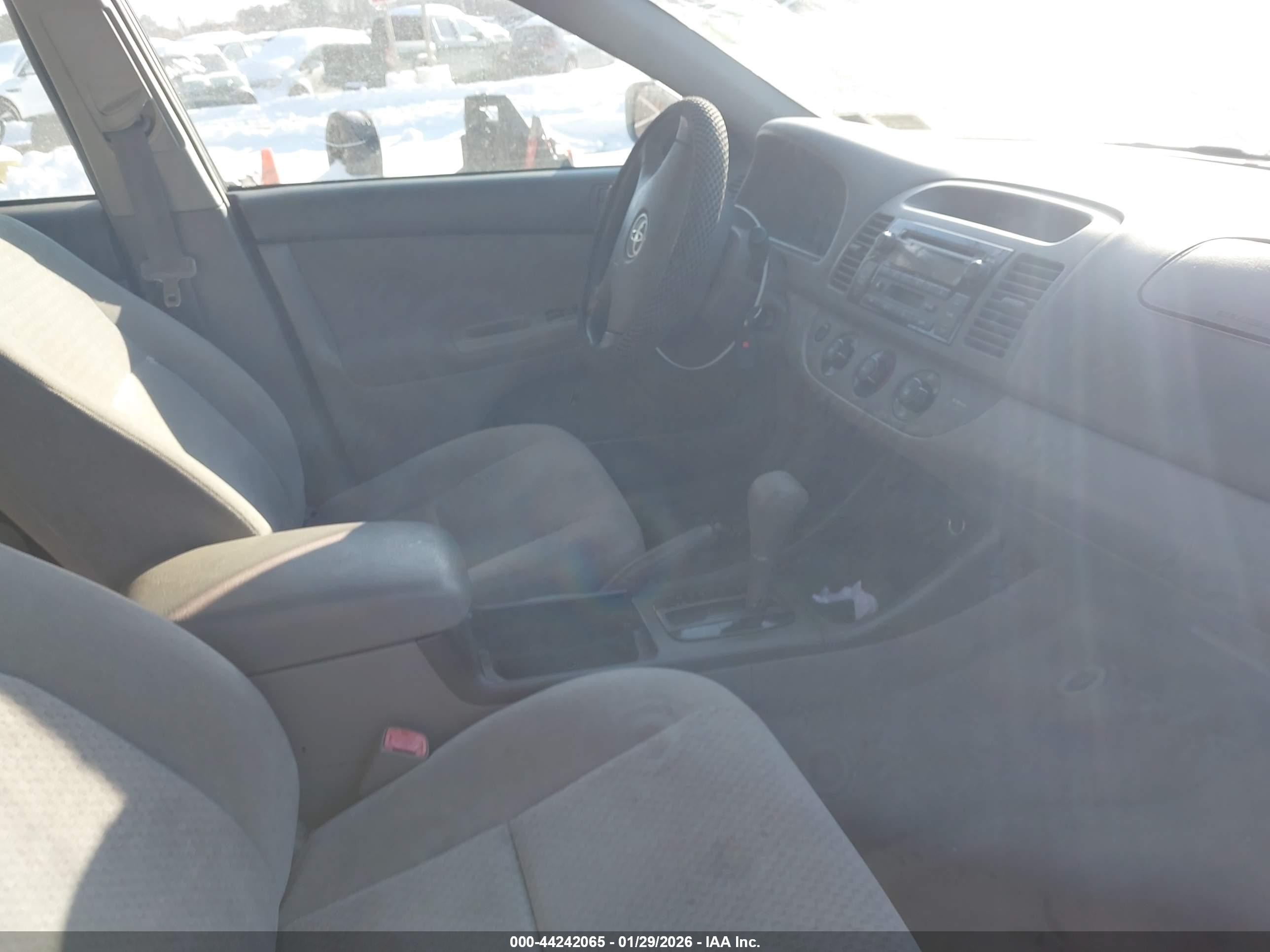 TOYOTA CAMRY image 5
