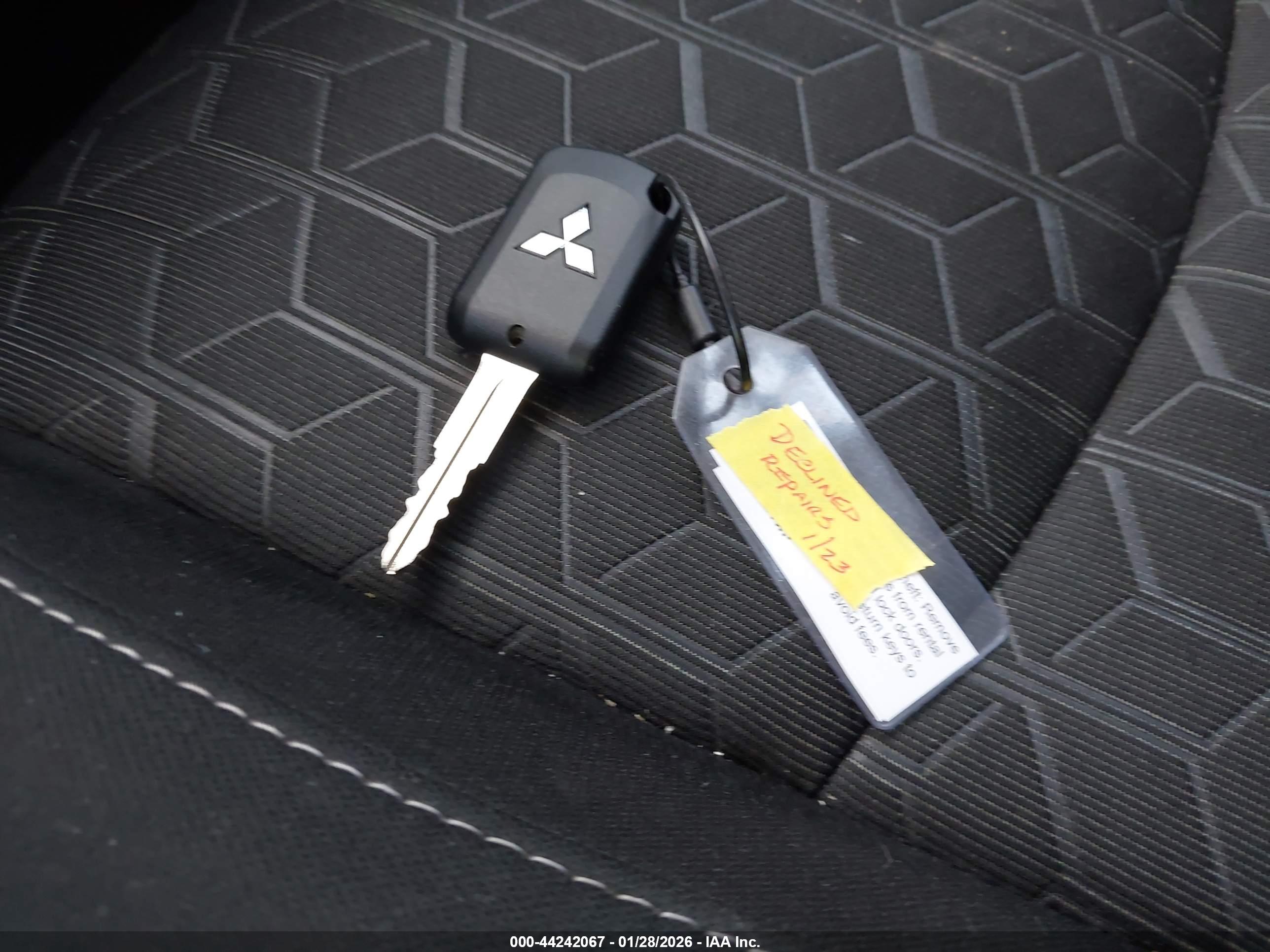 MITSUBISHI OUTLANDER image 11