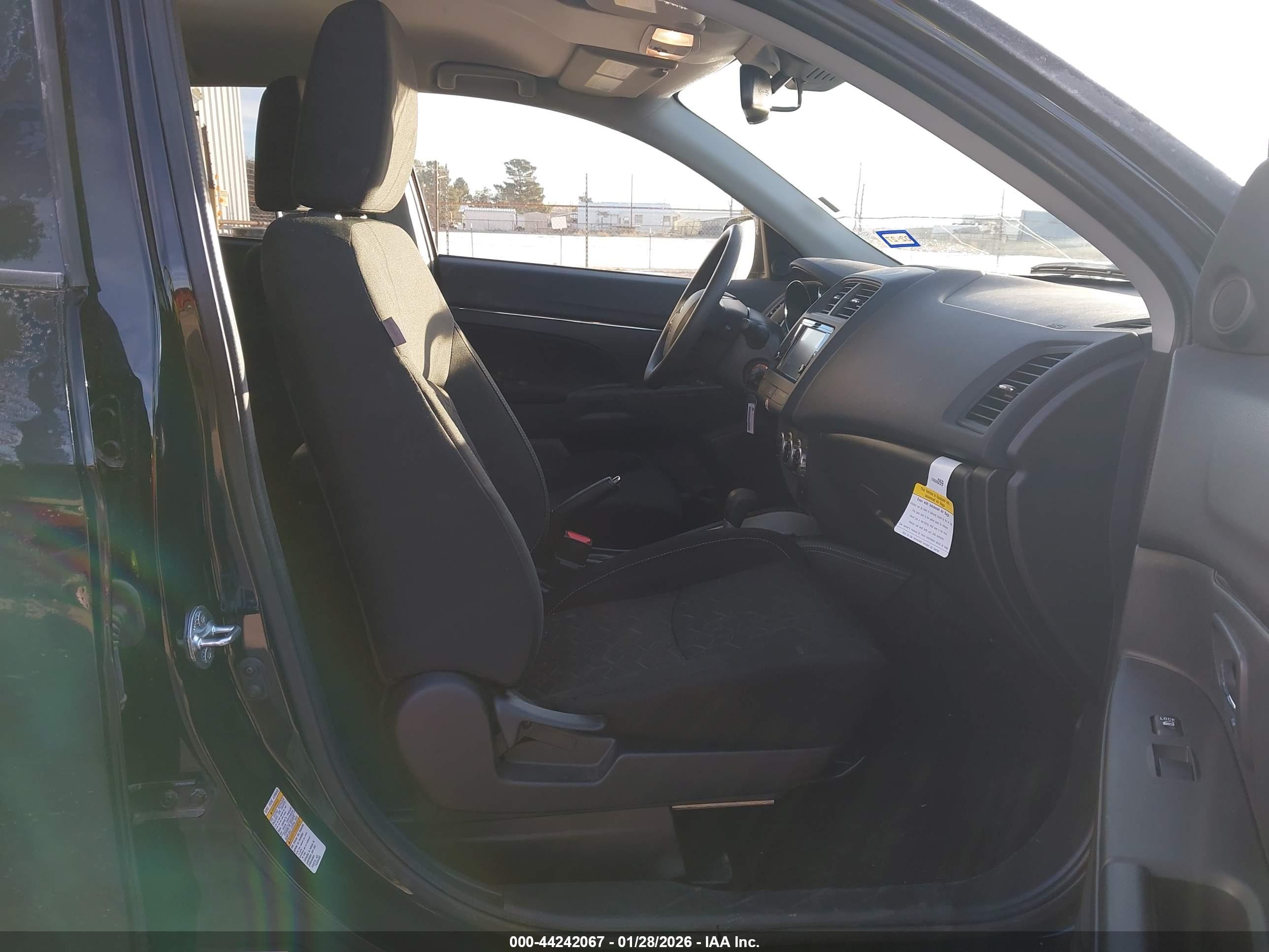 MITSUBISHI OUTLANDER image 5