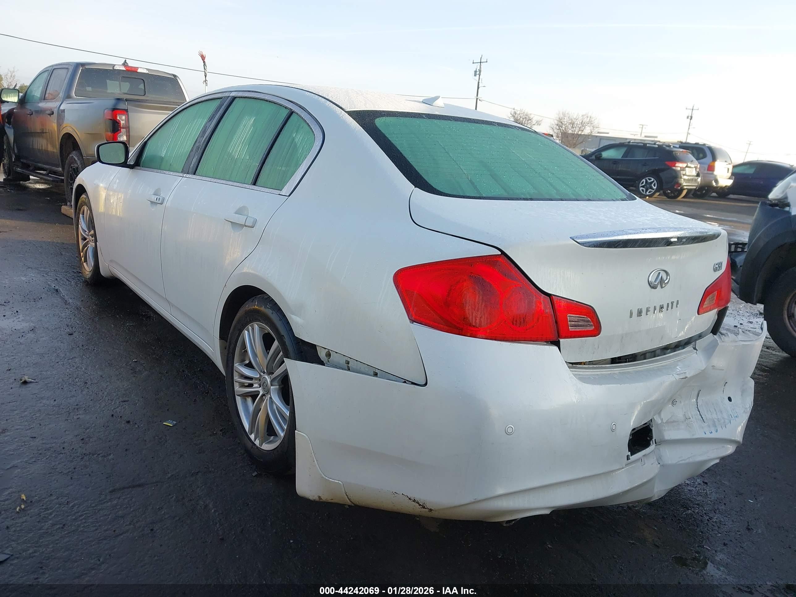 INFINITI G37 image 3