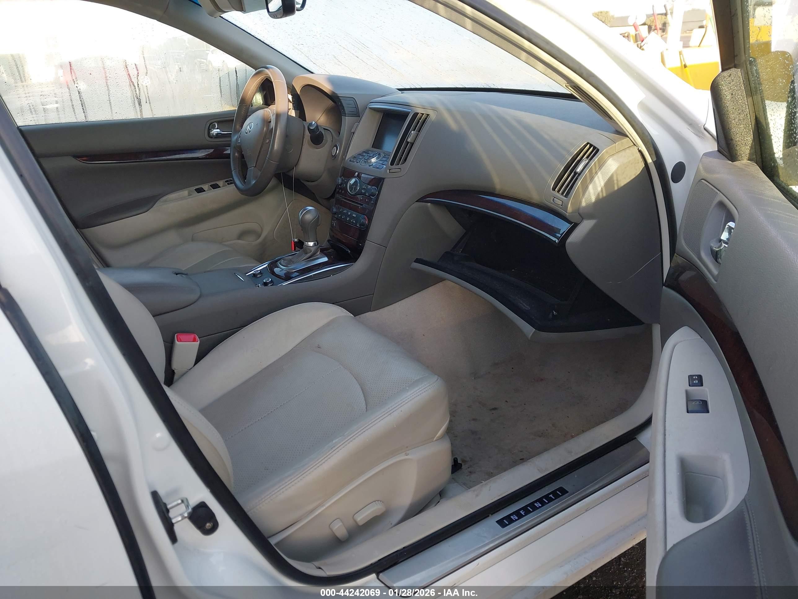 INFINITI G37 image 5