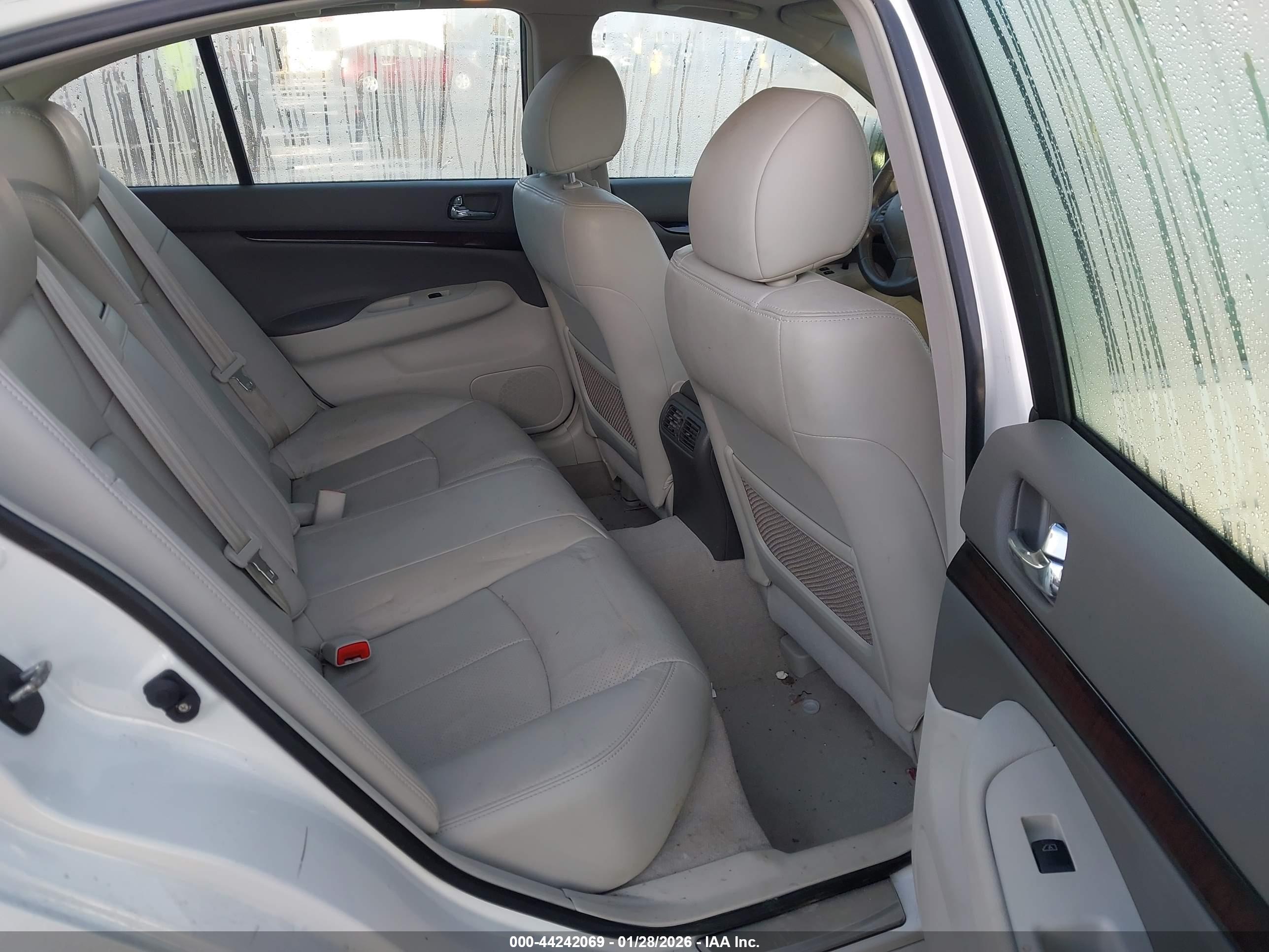 INFINITI G37 image 8