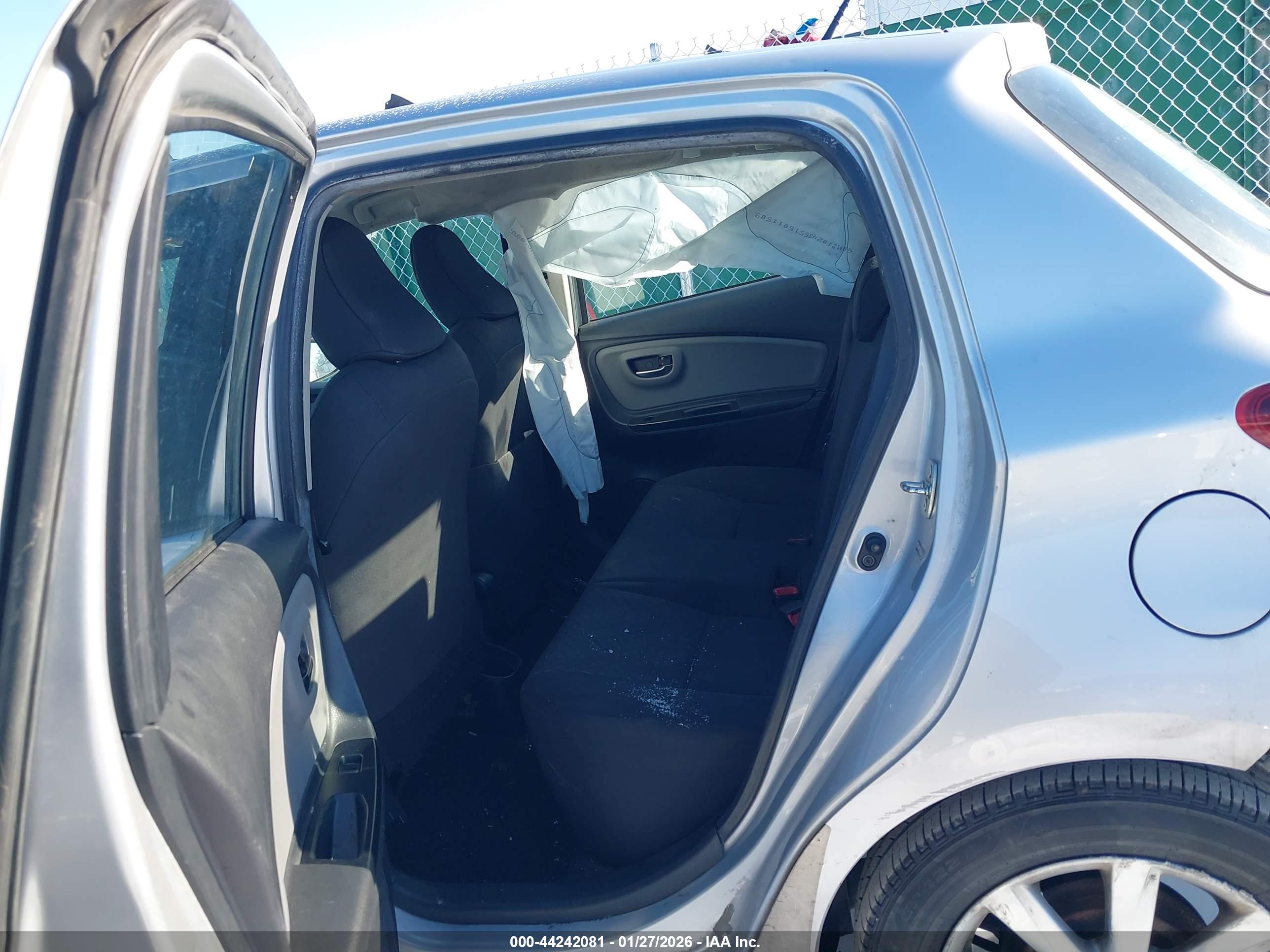 TOYOTA YARIS image 8